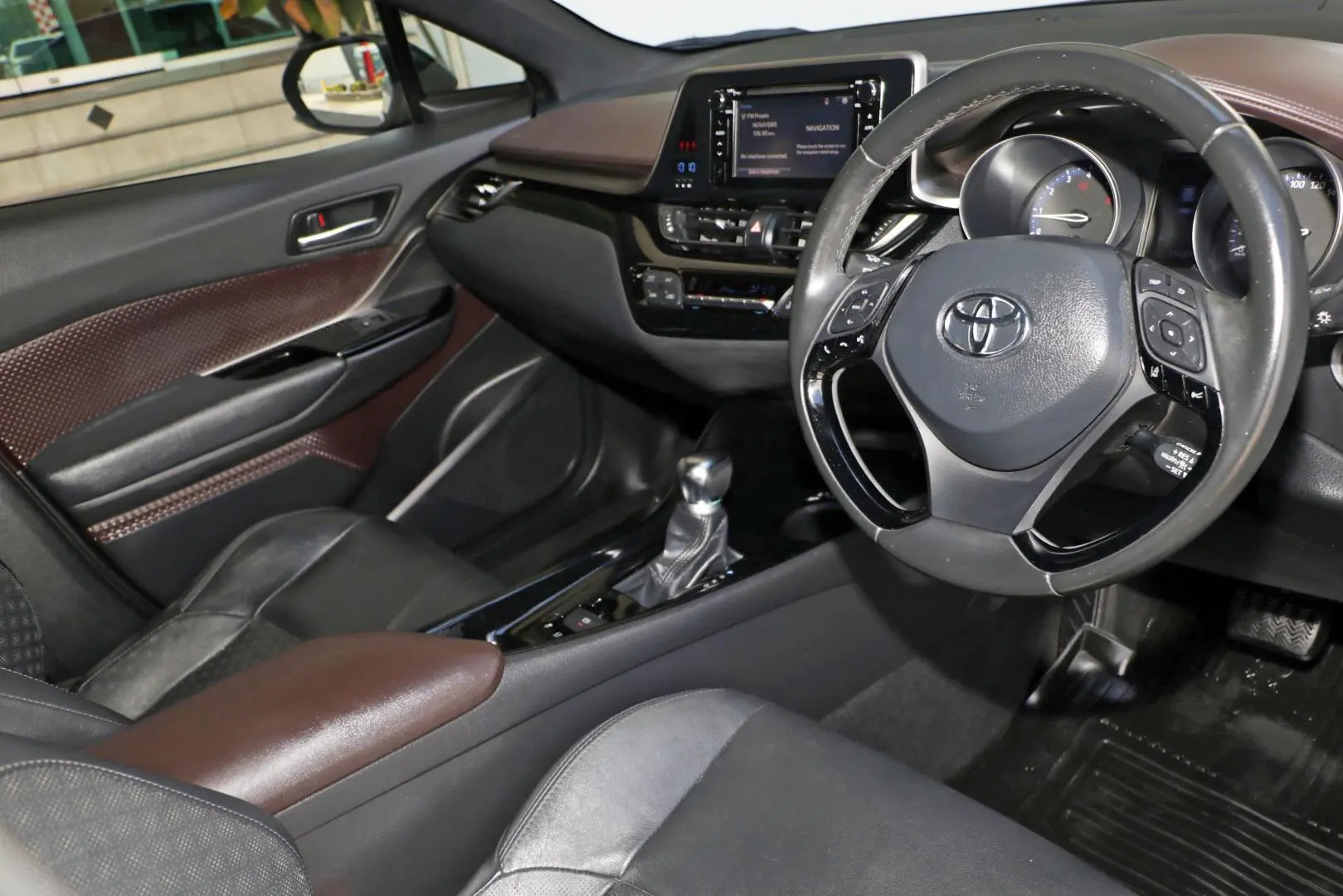 2019 Toyota C-Hr Gallery Image 6