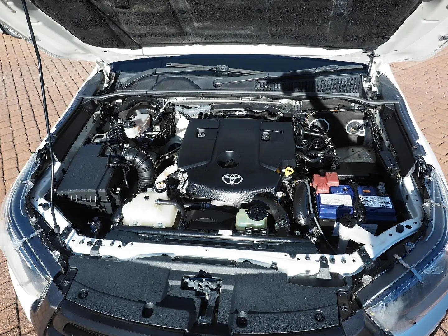 2020 Toyota Hilux Gallery Image 4