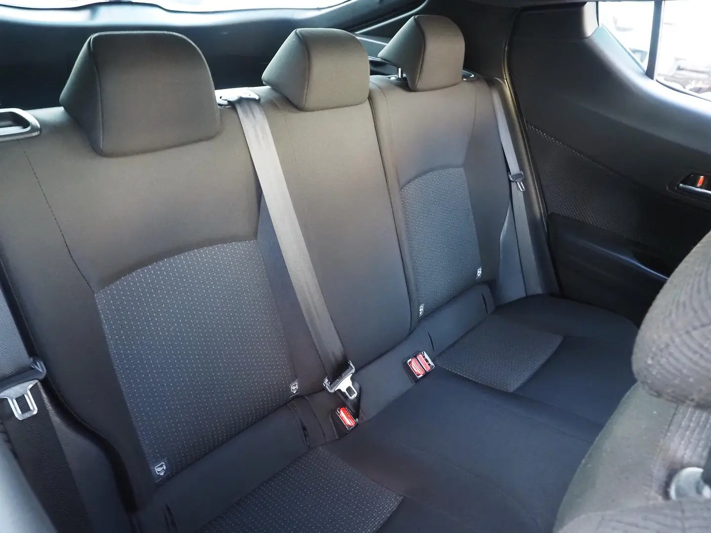 2019 Toyota C-HR Gallery Image 15