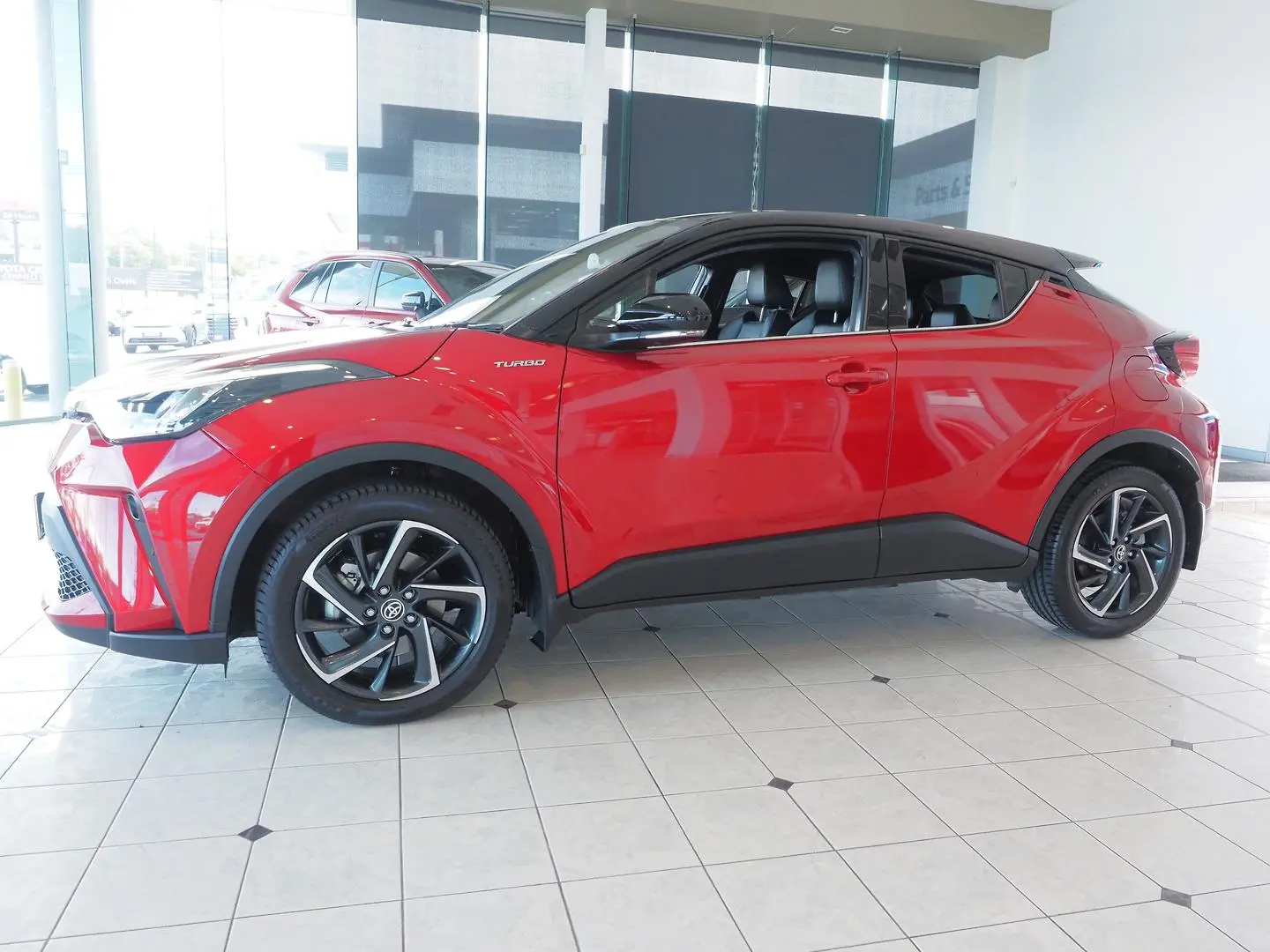 2021 Toyota C-HR Gallery Image 10
