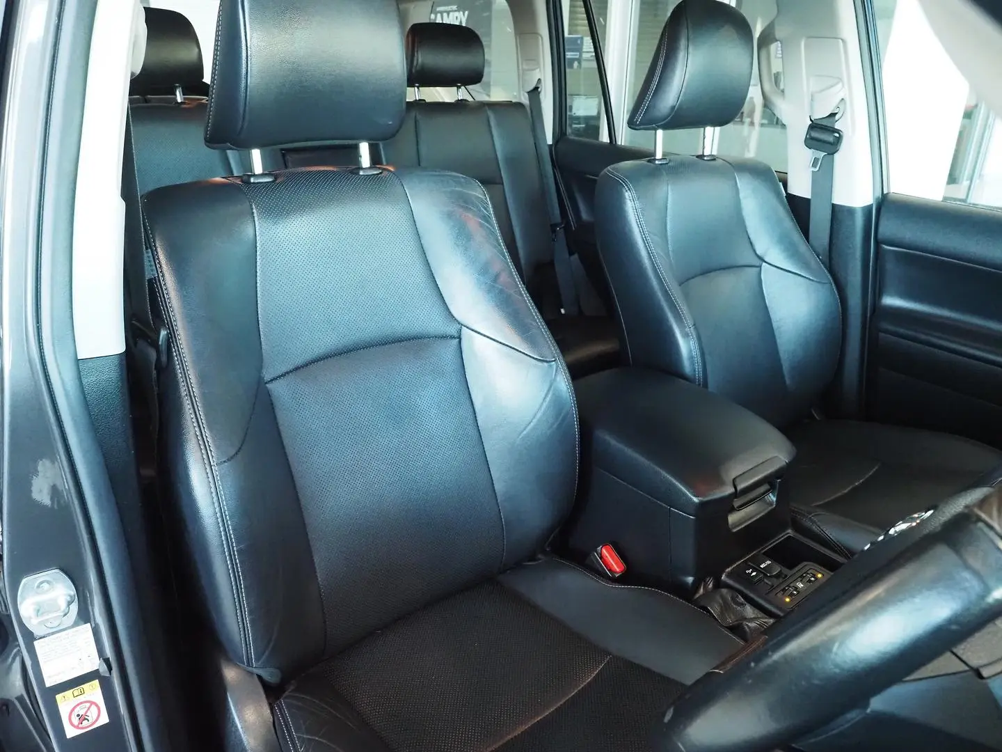 2018 Toyota Landcruiser Prado Gallery Image 16