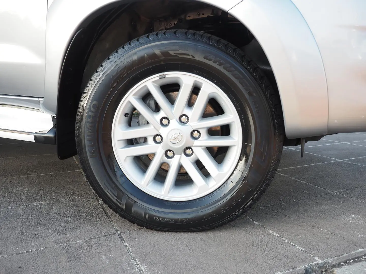 2015 Toyota Hilux Gallery Image 12