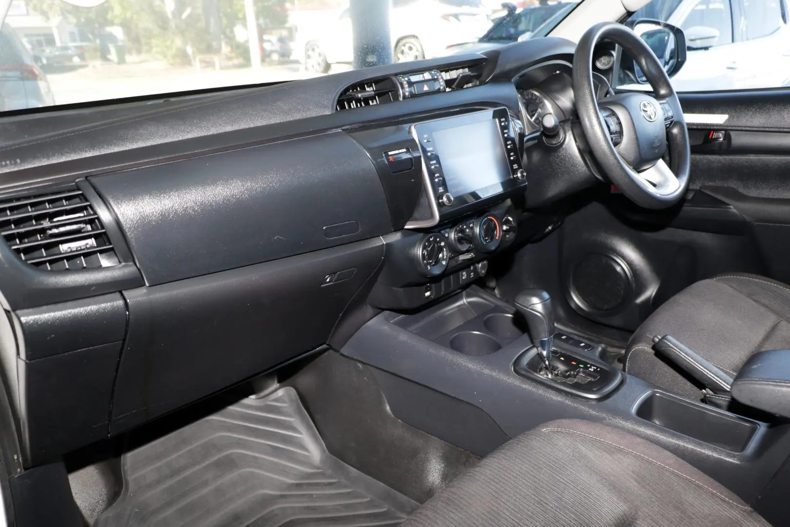 2022 Toyota Hilux Gallery Image 6