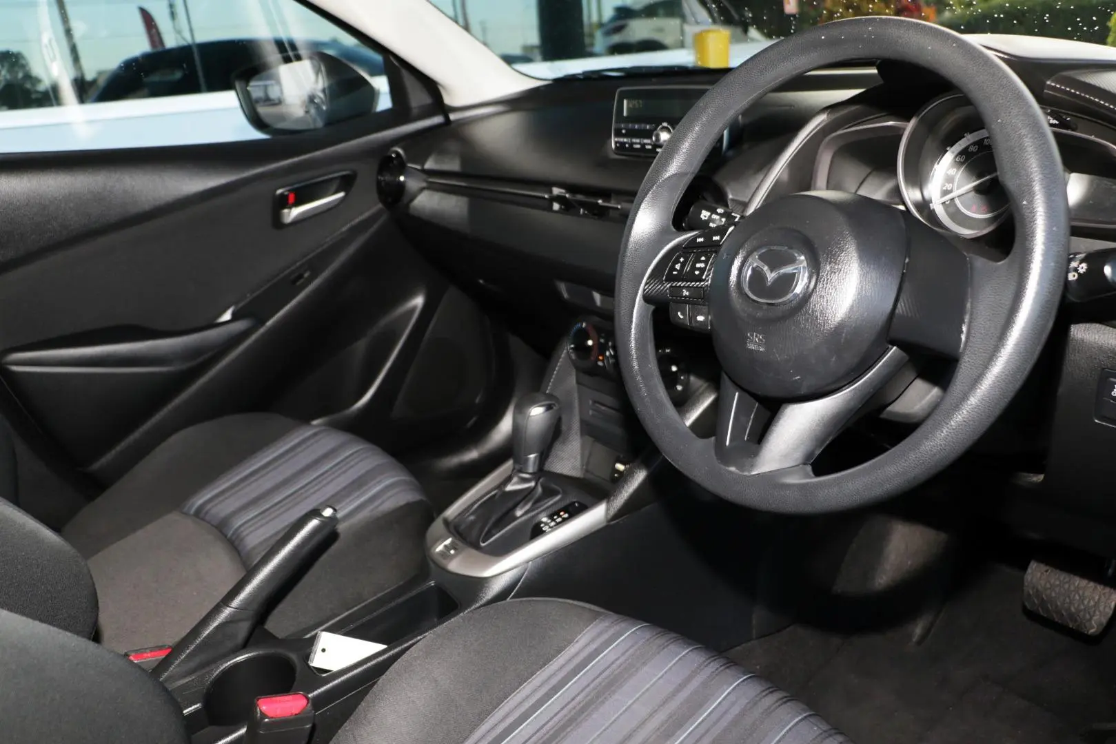 2015 Mazda 2 Gallery Image 6