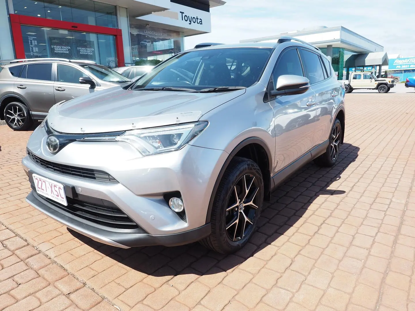 2017 Toyota RAV4 Image 5