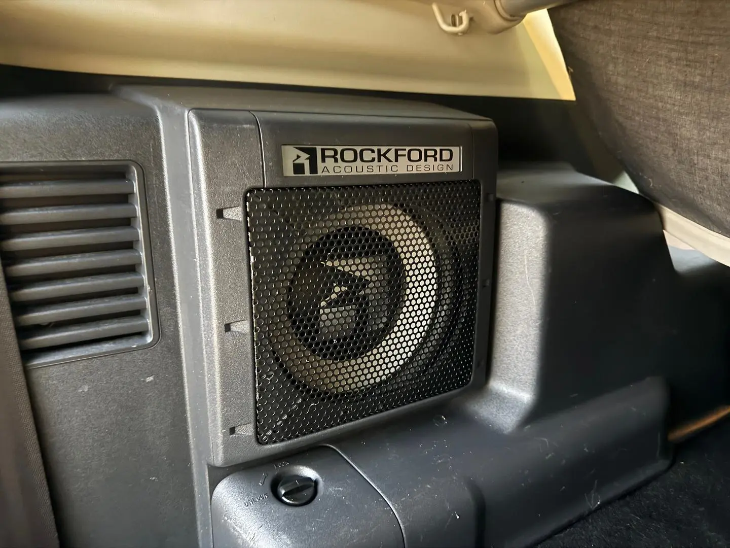 2016 Mitsubishi Pajero Gallery Image 13