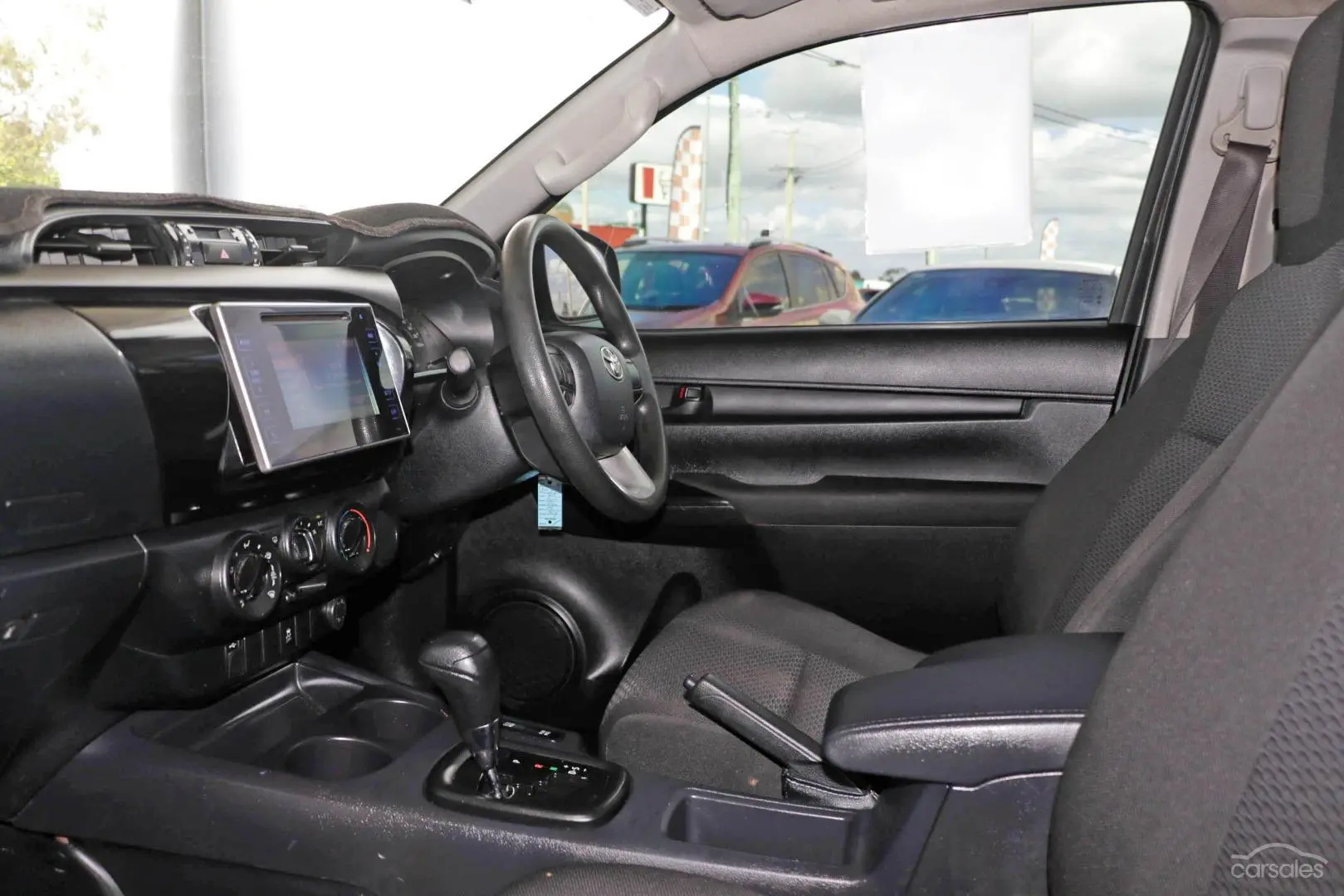 2019 Toyota Hilux Image 8