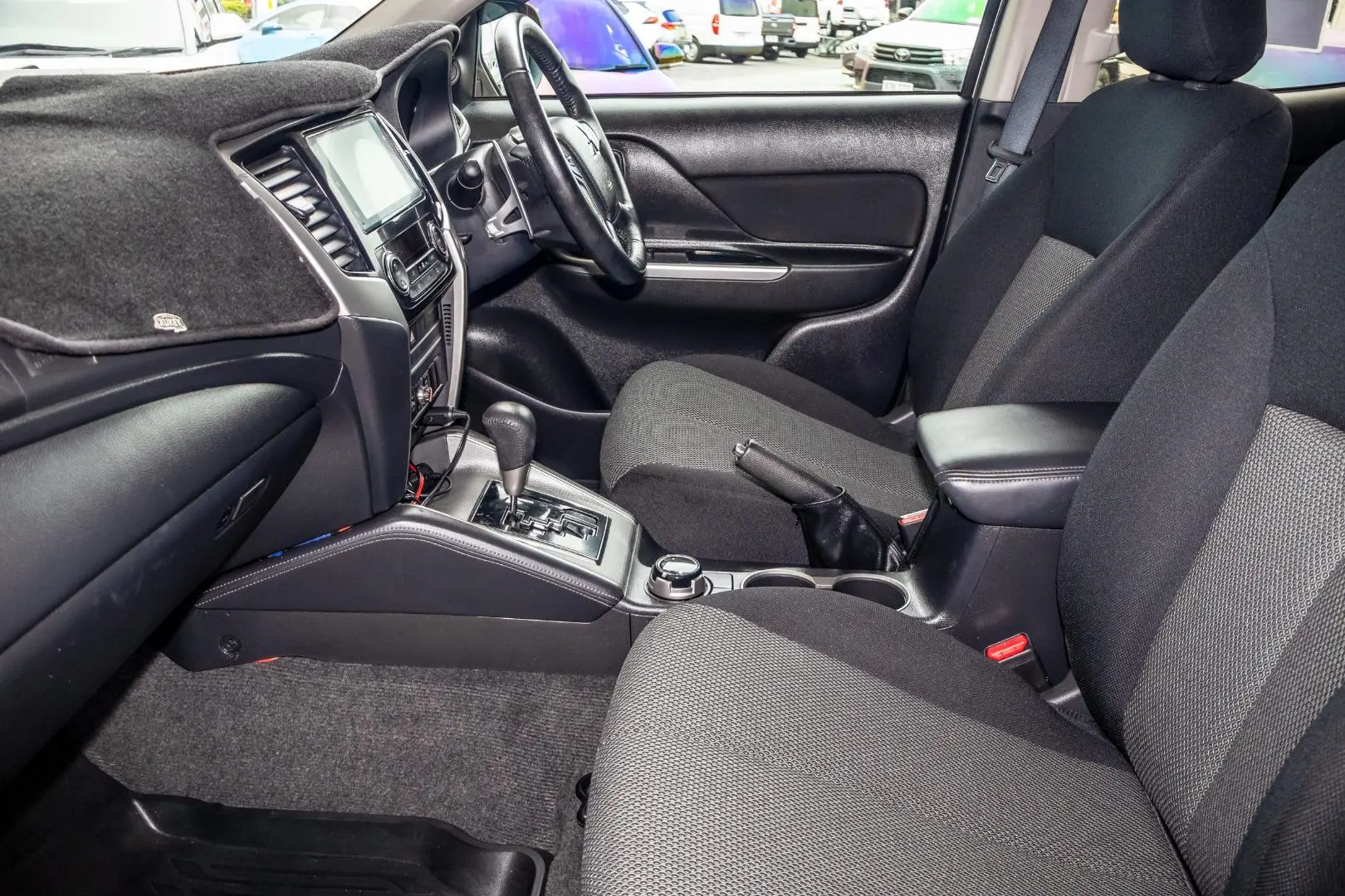 2022 Mitsubishi Triton Gallery Image 9