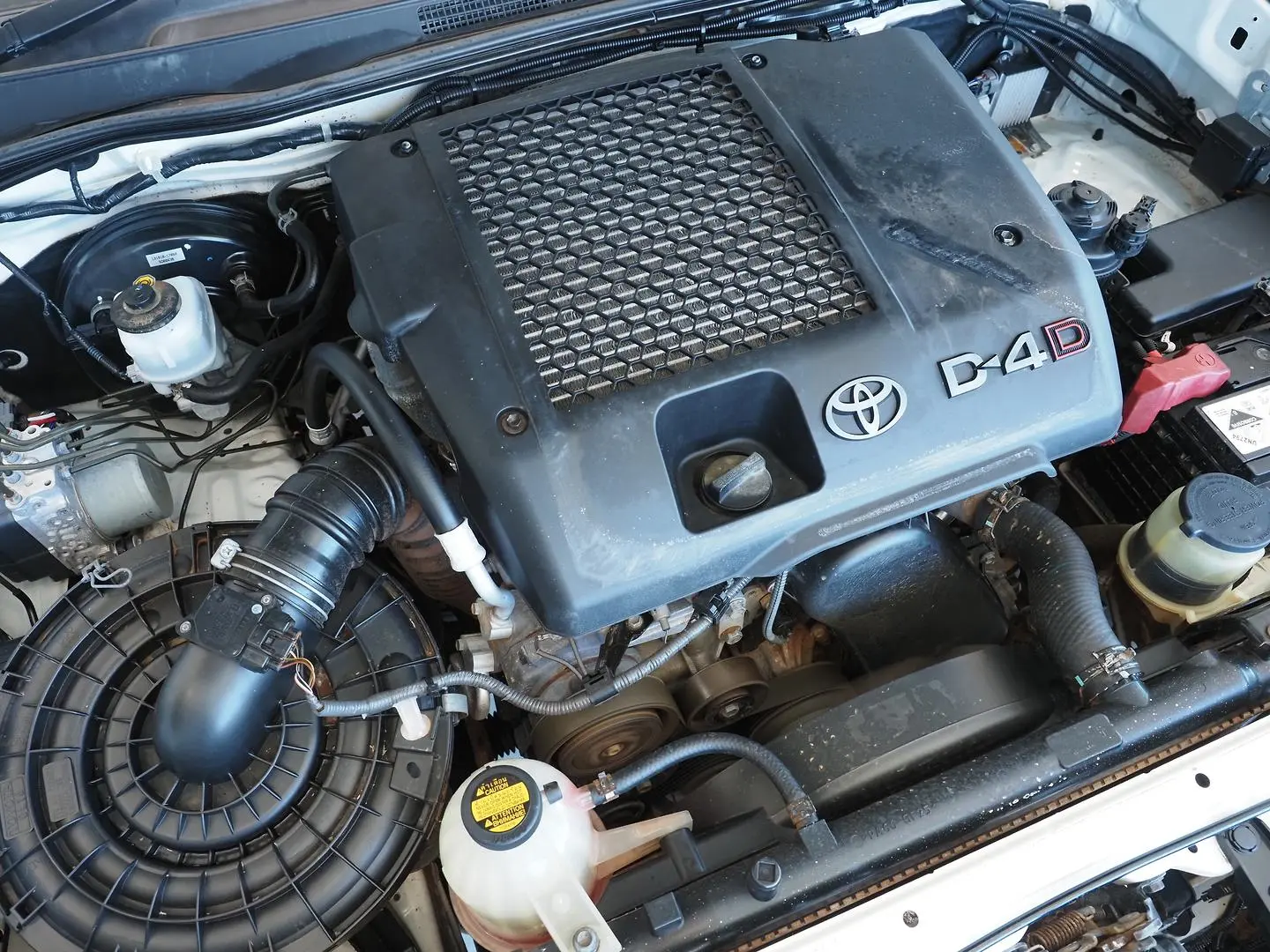 2015 Toyota Hilux Gallery Image 5