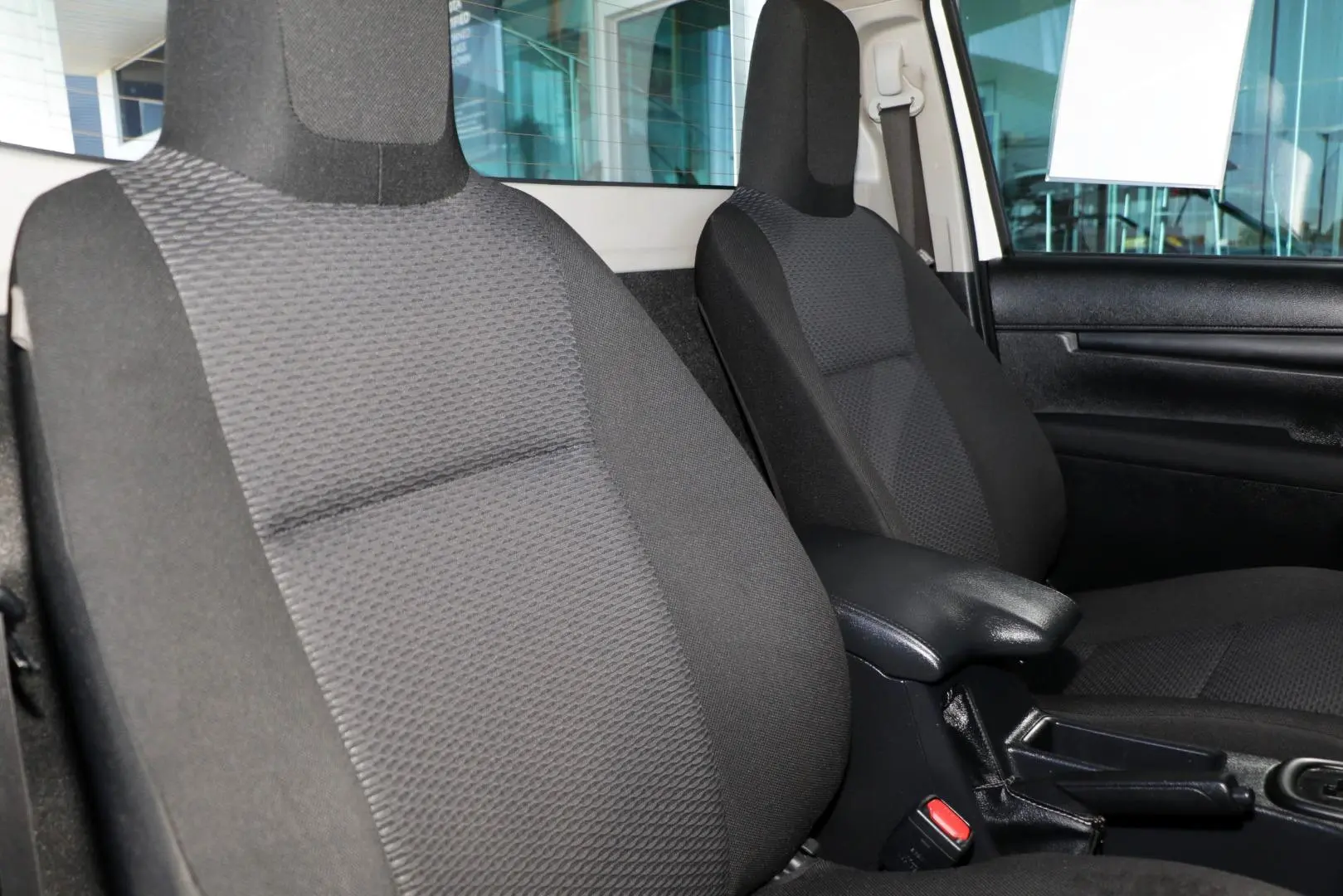 2022 Toyota Hilux Gallery Image 9