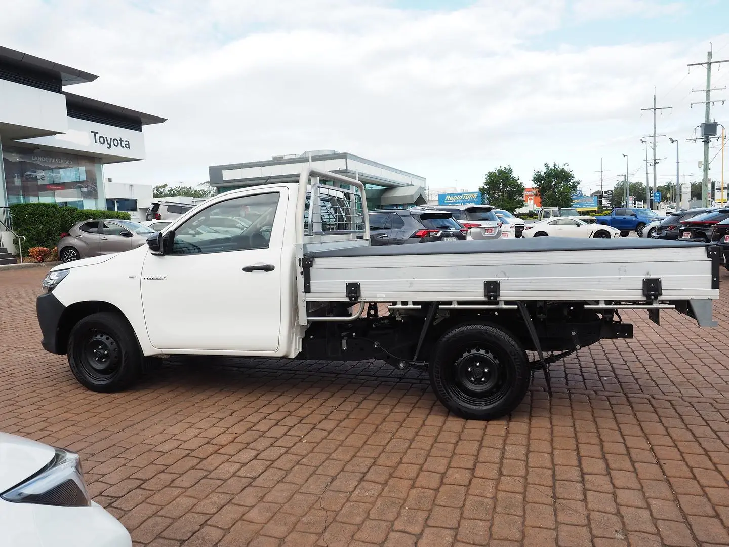 2020 Toyota Hilux Gallery Image 8