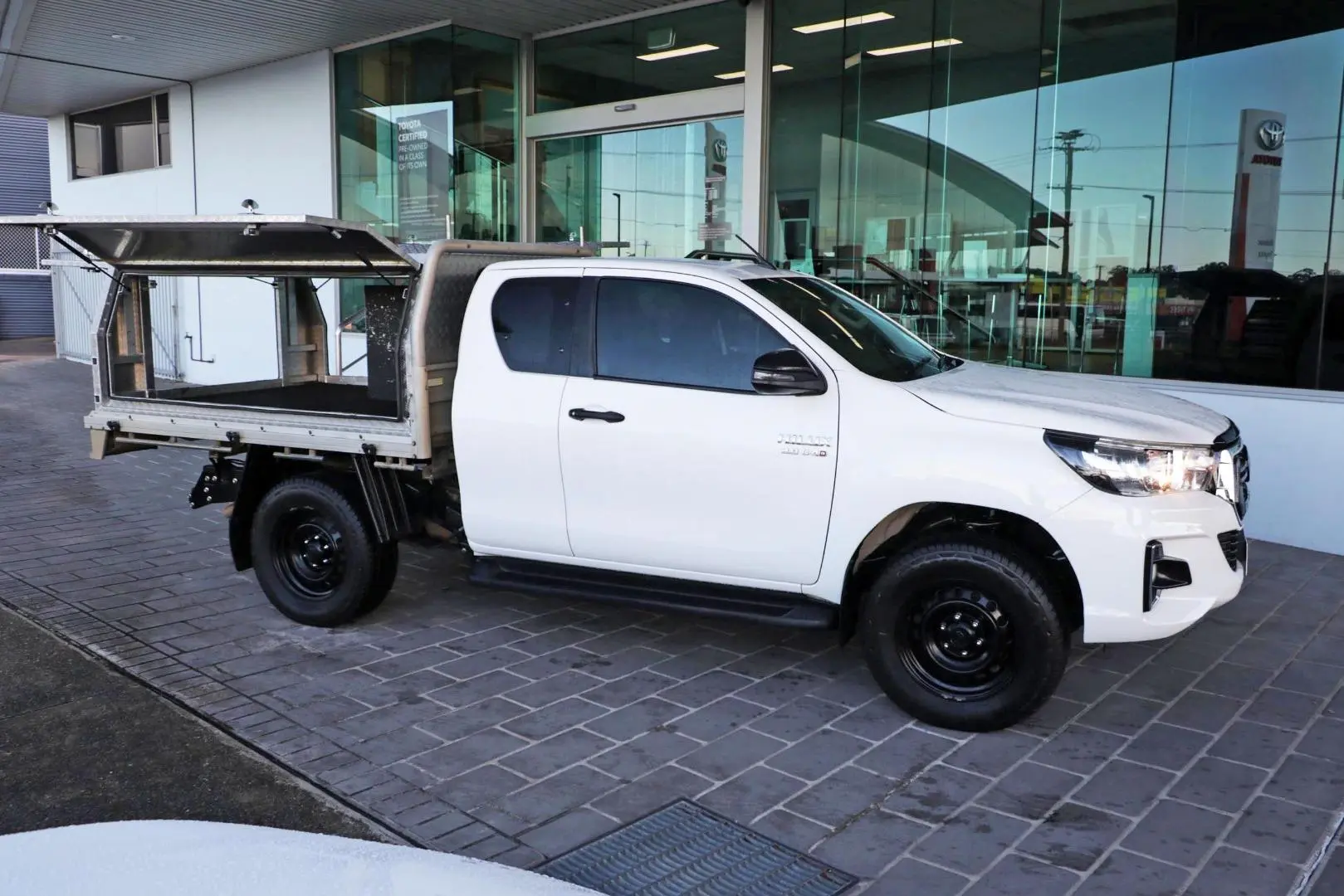 2020 Toyota Hilux Gallery Image 9