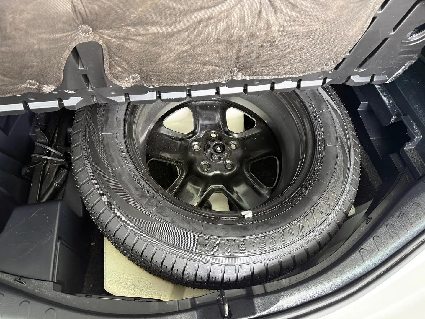 2018 Toyota RAV4 Gallery Image 5