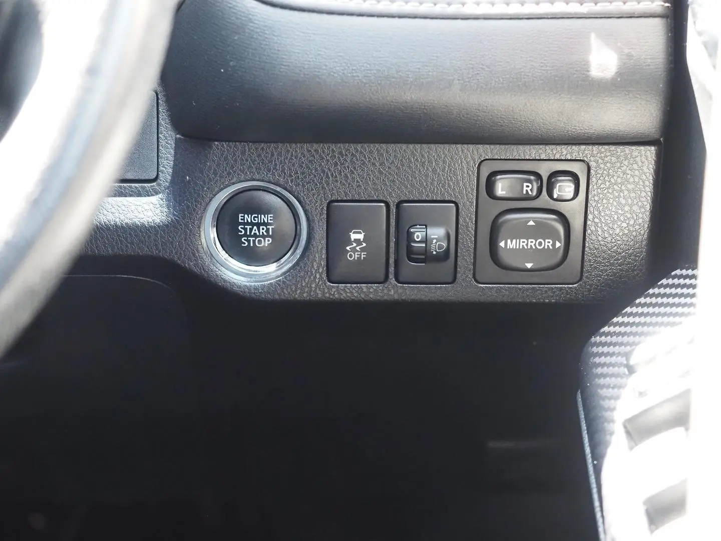 2015 Toyota RAV4 Gallery Image 23