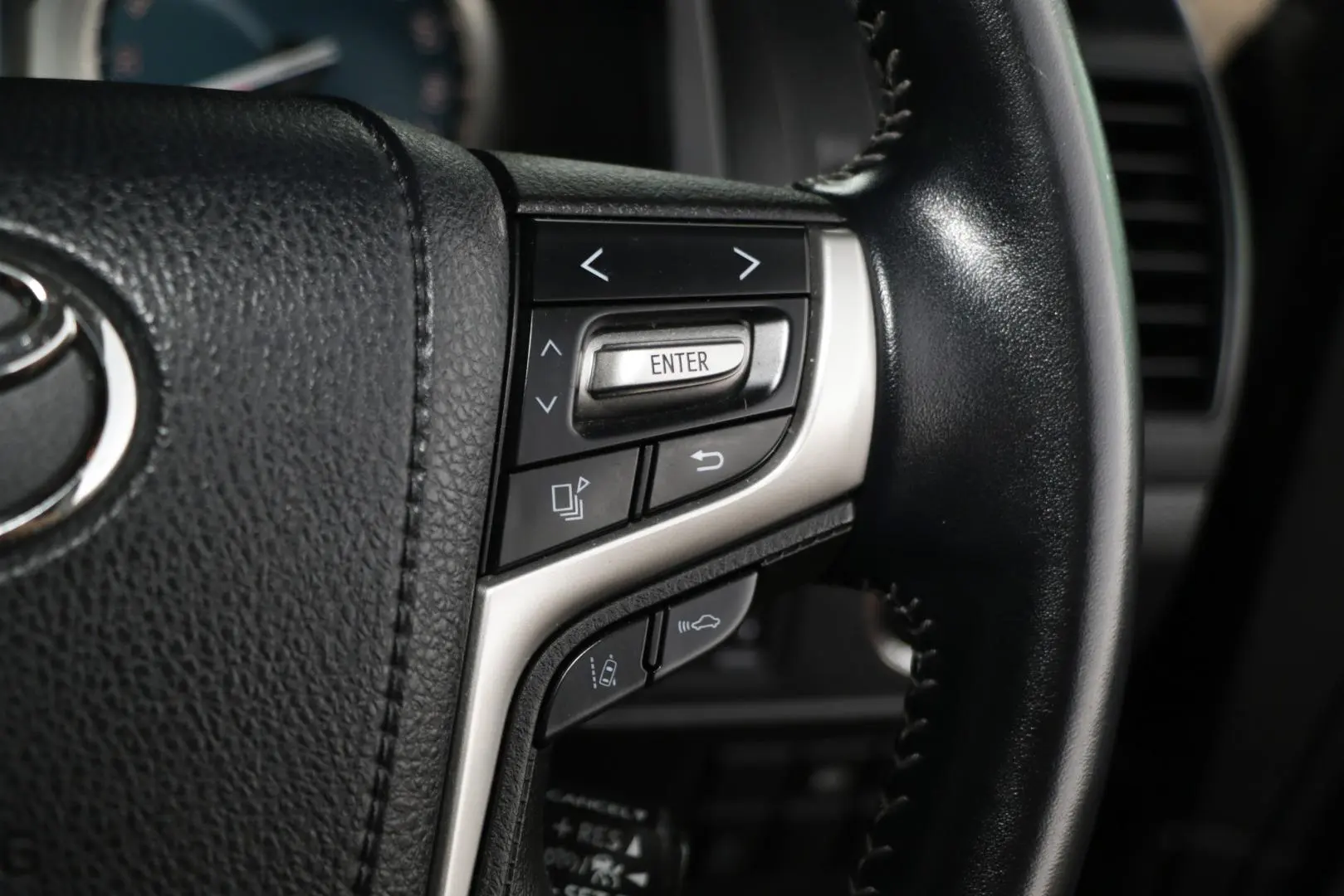 2018 Toyota Landcruiser Prado Gallery Image 19