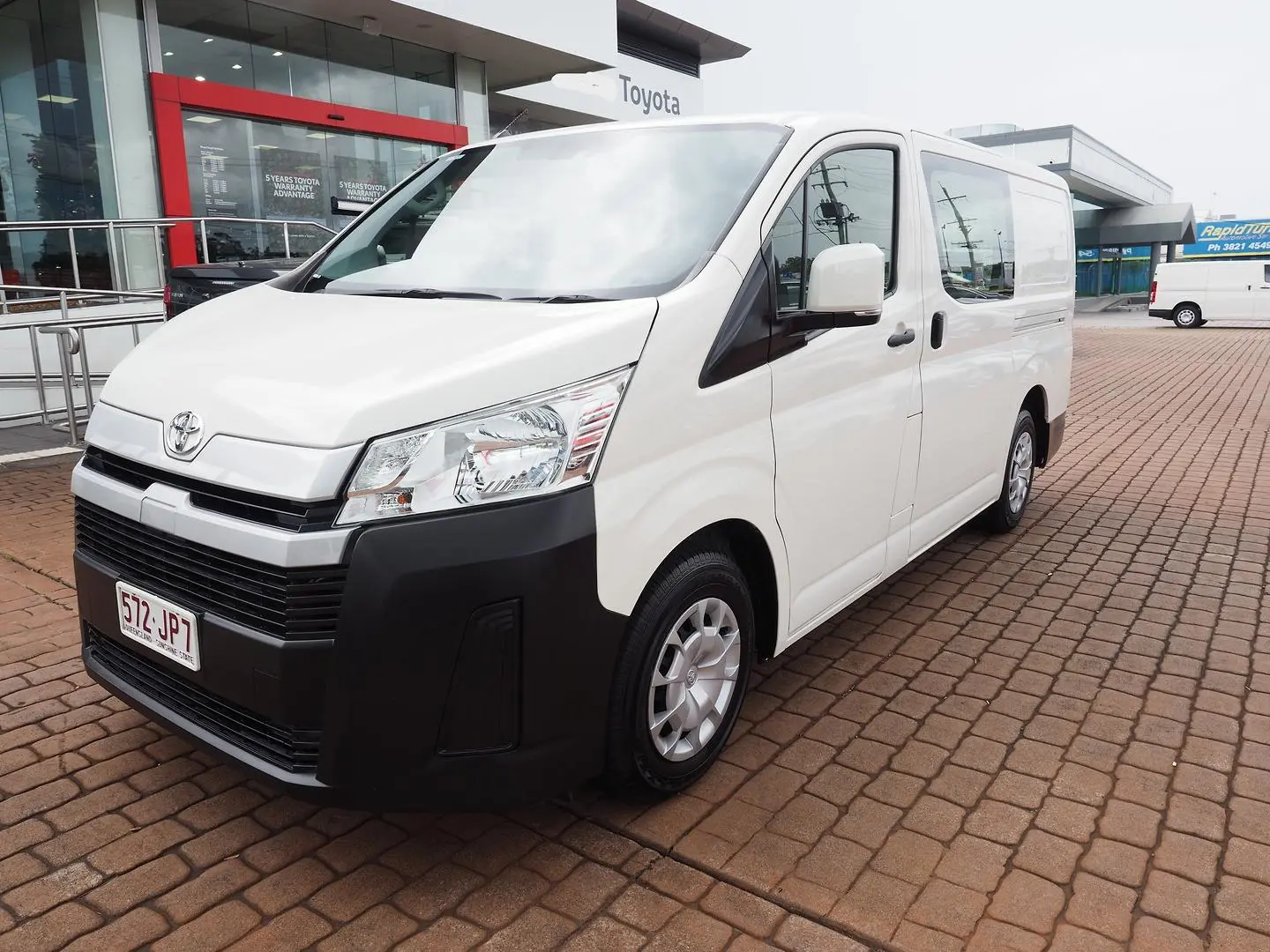 2021 Toyota Hiace Gallery Image 7