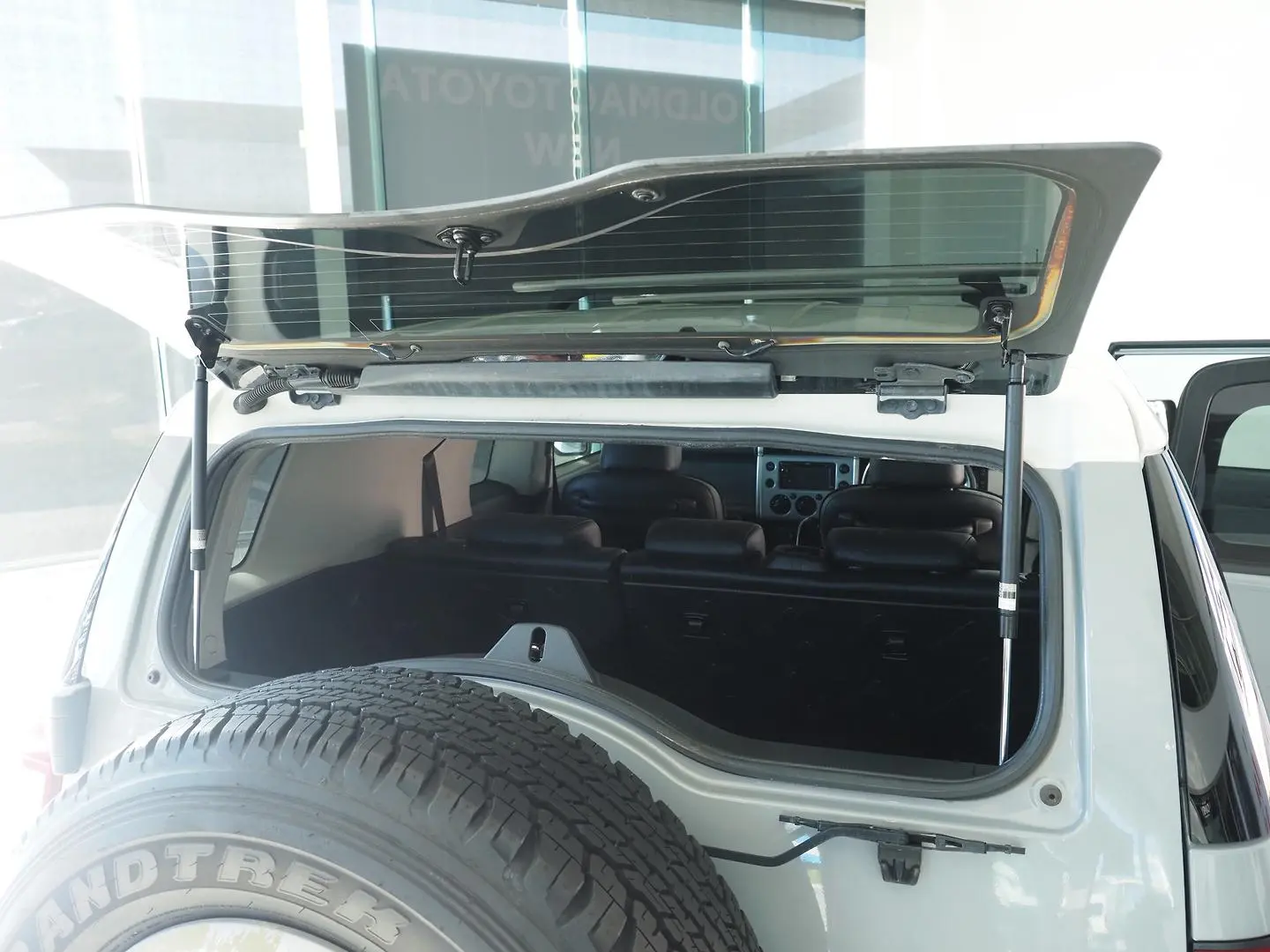 2013 Toyota FJ Cruiser Gallery Image 15