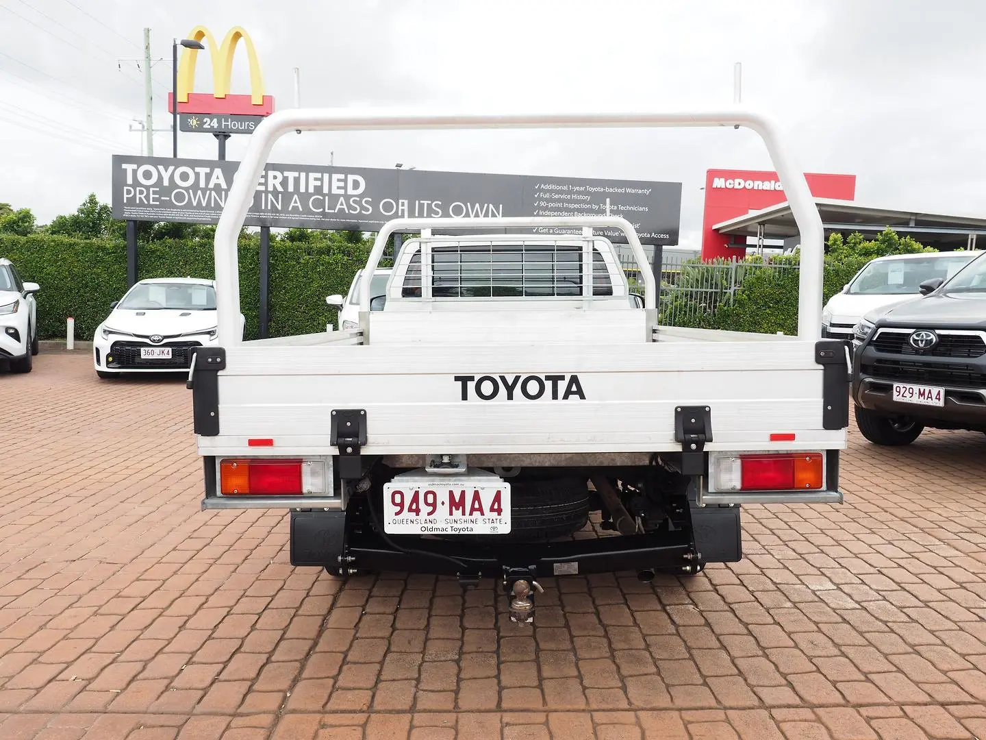 2017 Toyota Hilux Gallery Image 6