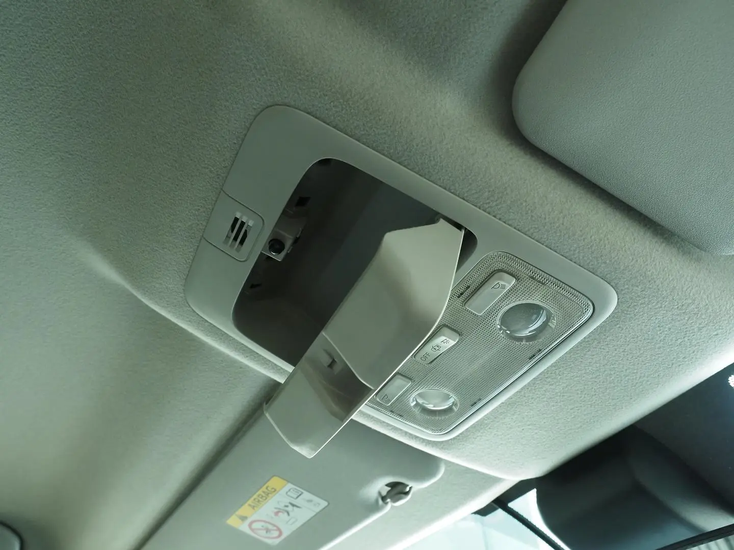 2019 Toyota Hiace Gallery Image 24