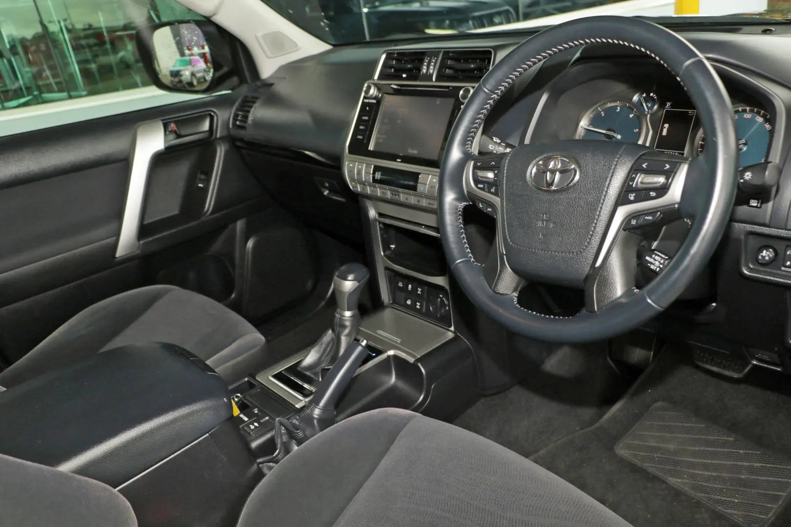 2018 Toyota Landcruiser Prado Gallery Image 6