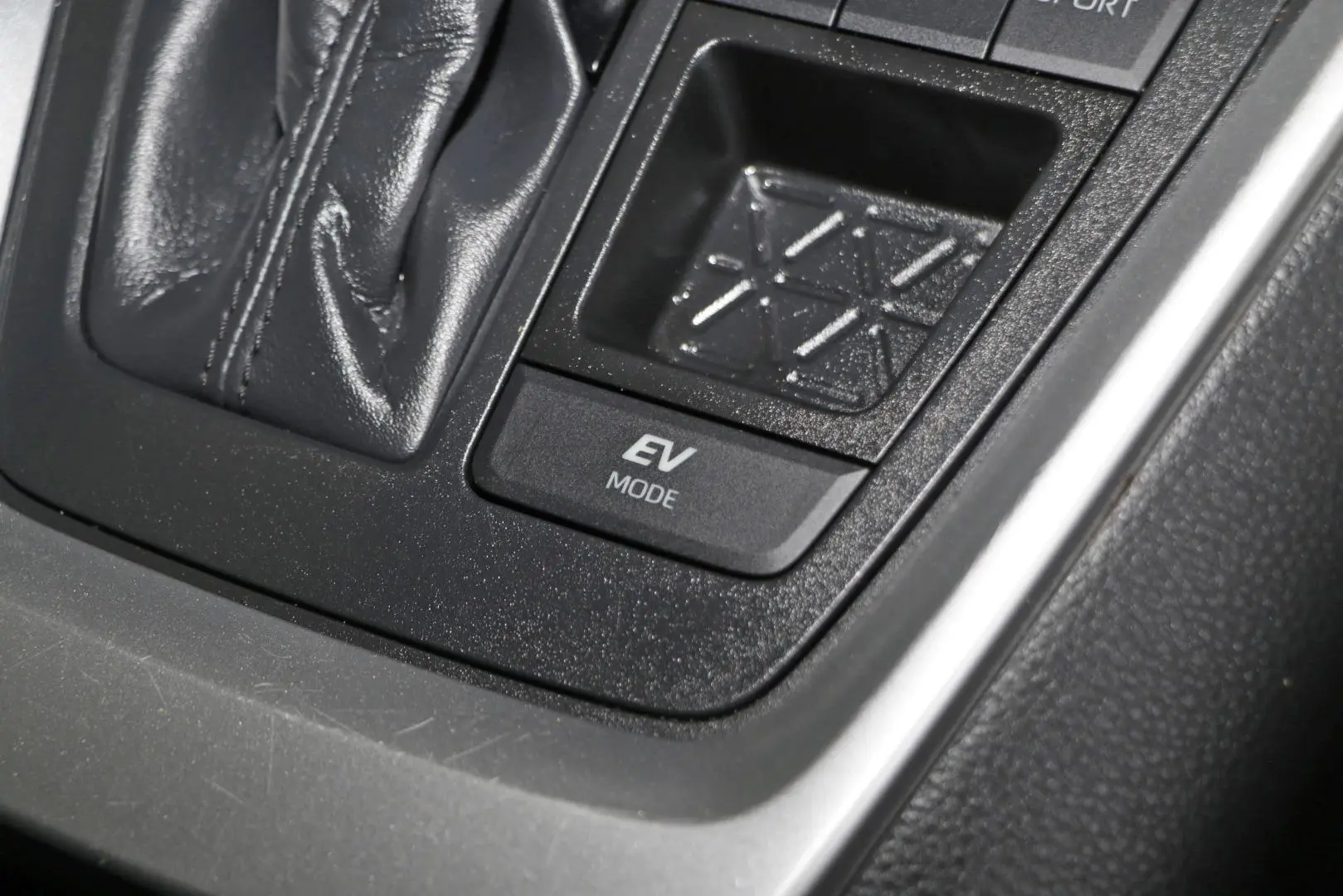 2024 Toyota RAV4 Gallery Image 15