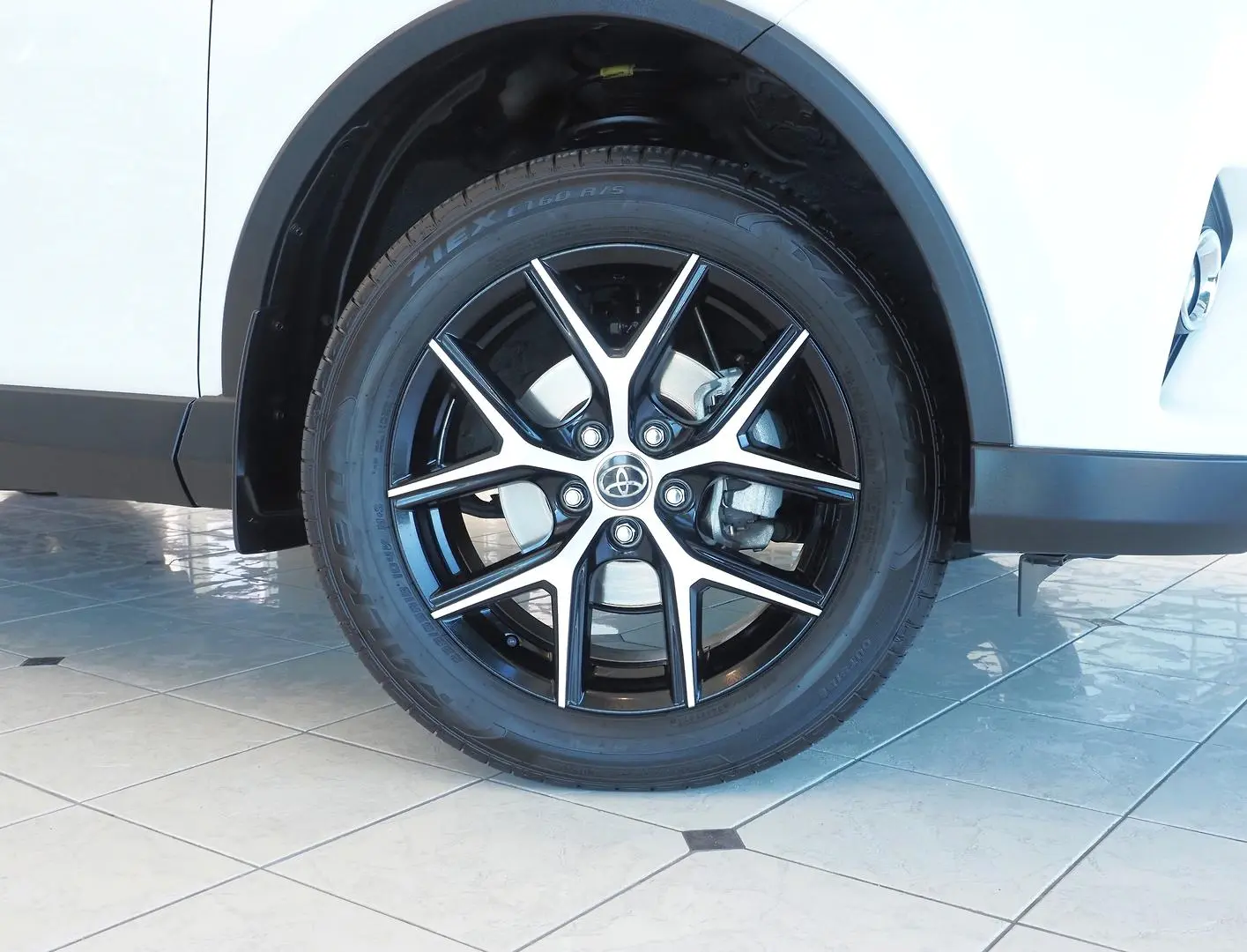 2018 Toyota RAV4 Gallery Image 12