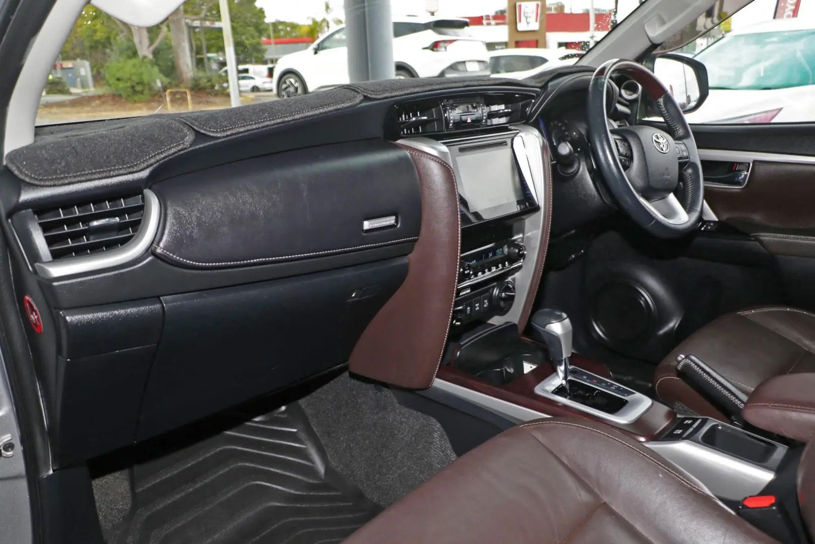 2015 Toyota Fortuner Gallery Image 7