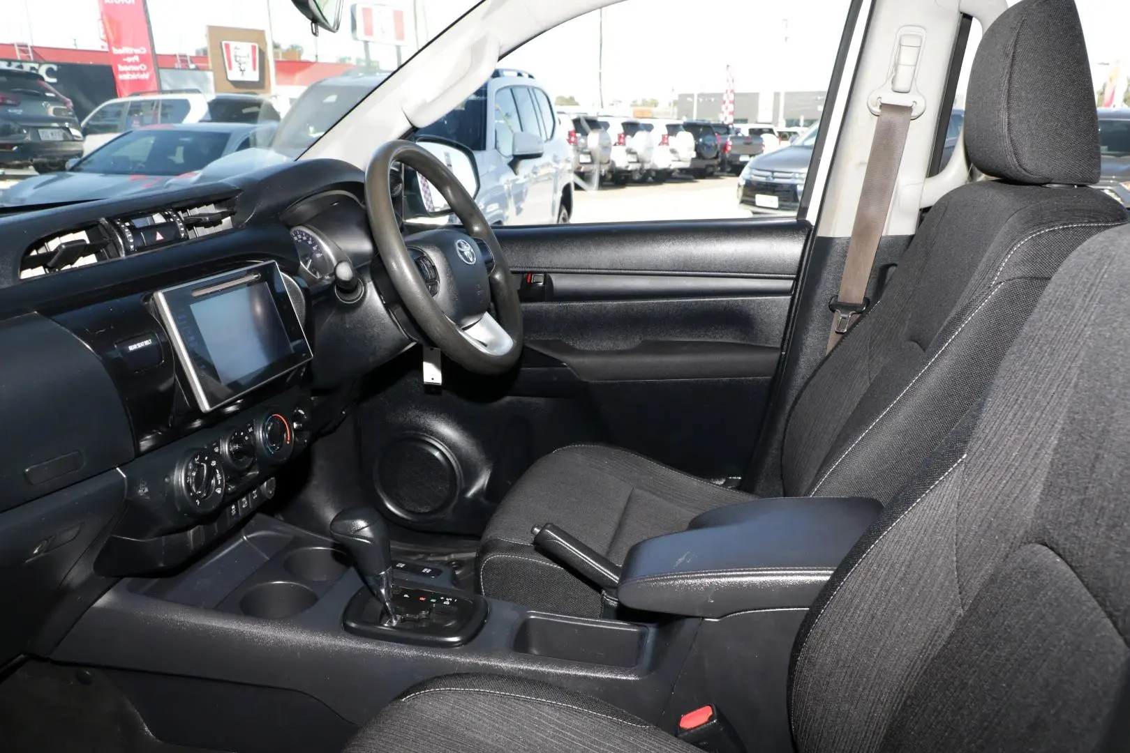 2018 Toyota Hilux Gallery Image 8