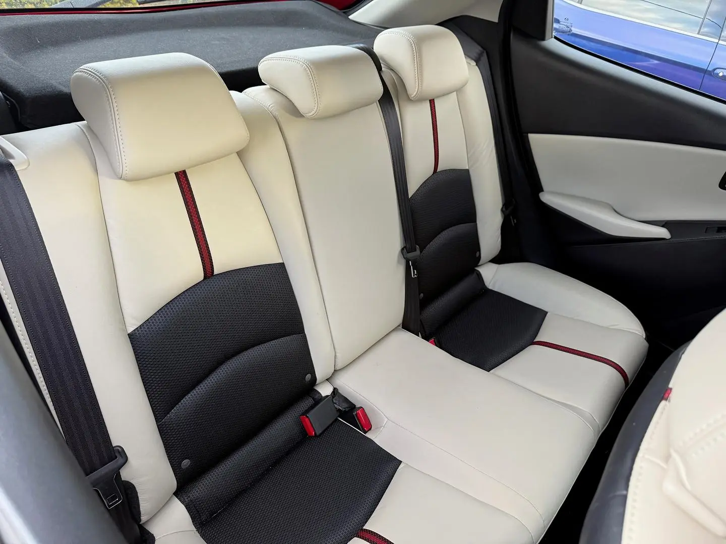 2015 Mazda 2 Gallery Image 9
