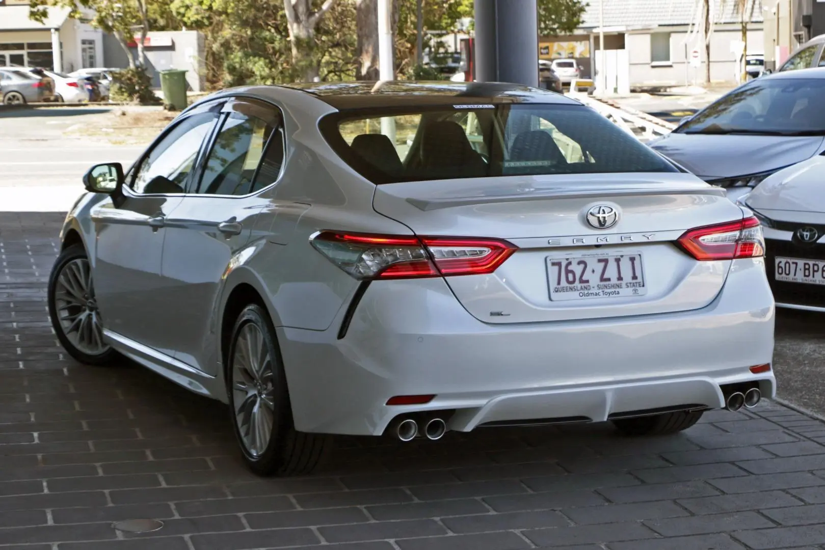 2019 Toyota Camry Gallery Image 3