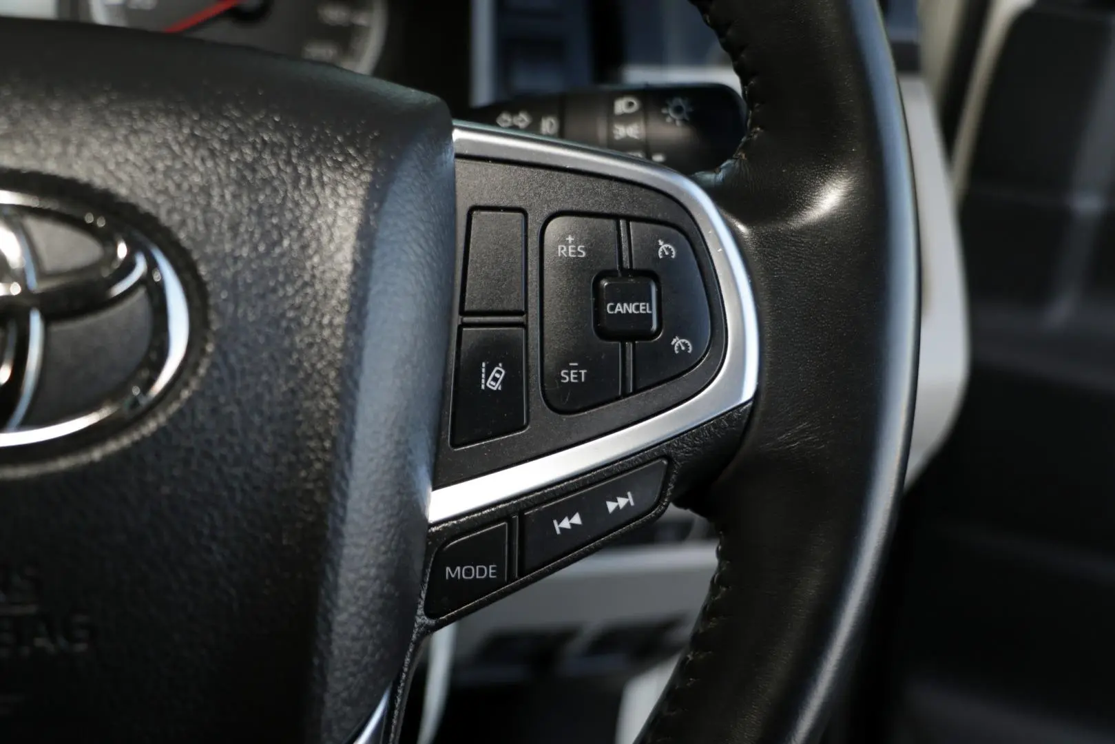 2022 Toyota Hiace Gallery Image 17