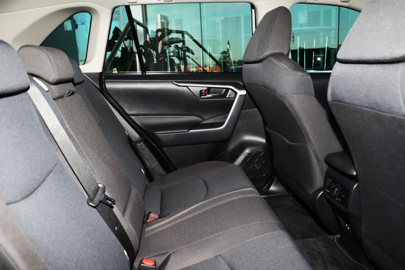 2021 Toyota RAV4 Gallery Image 9