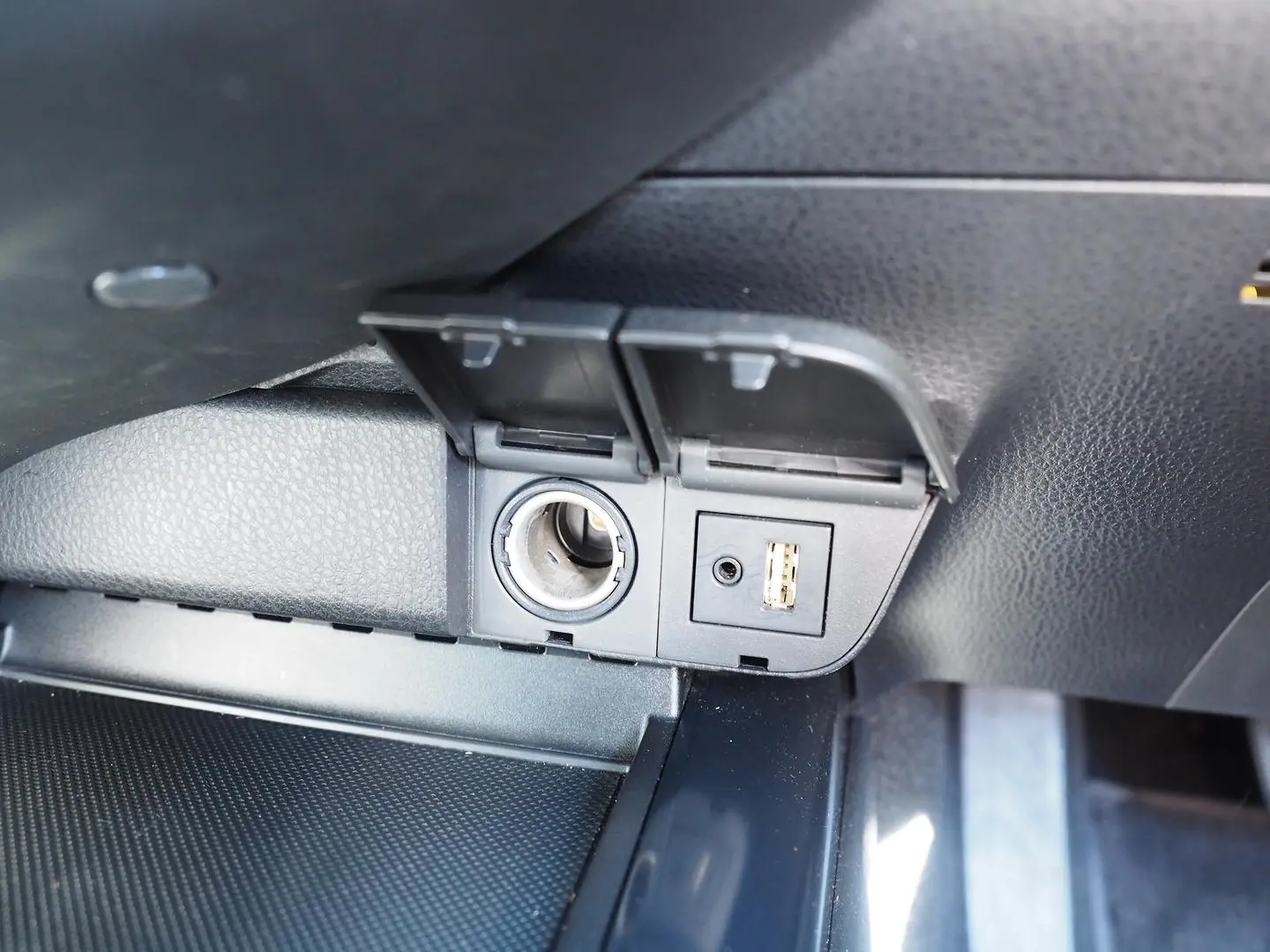 2018 Toyota Camry Gallery Image 28
