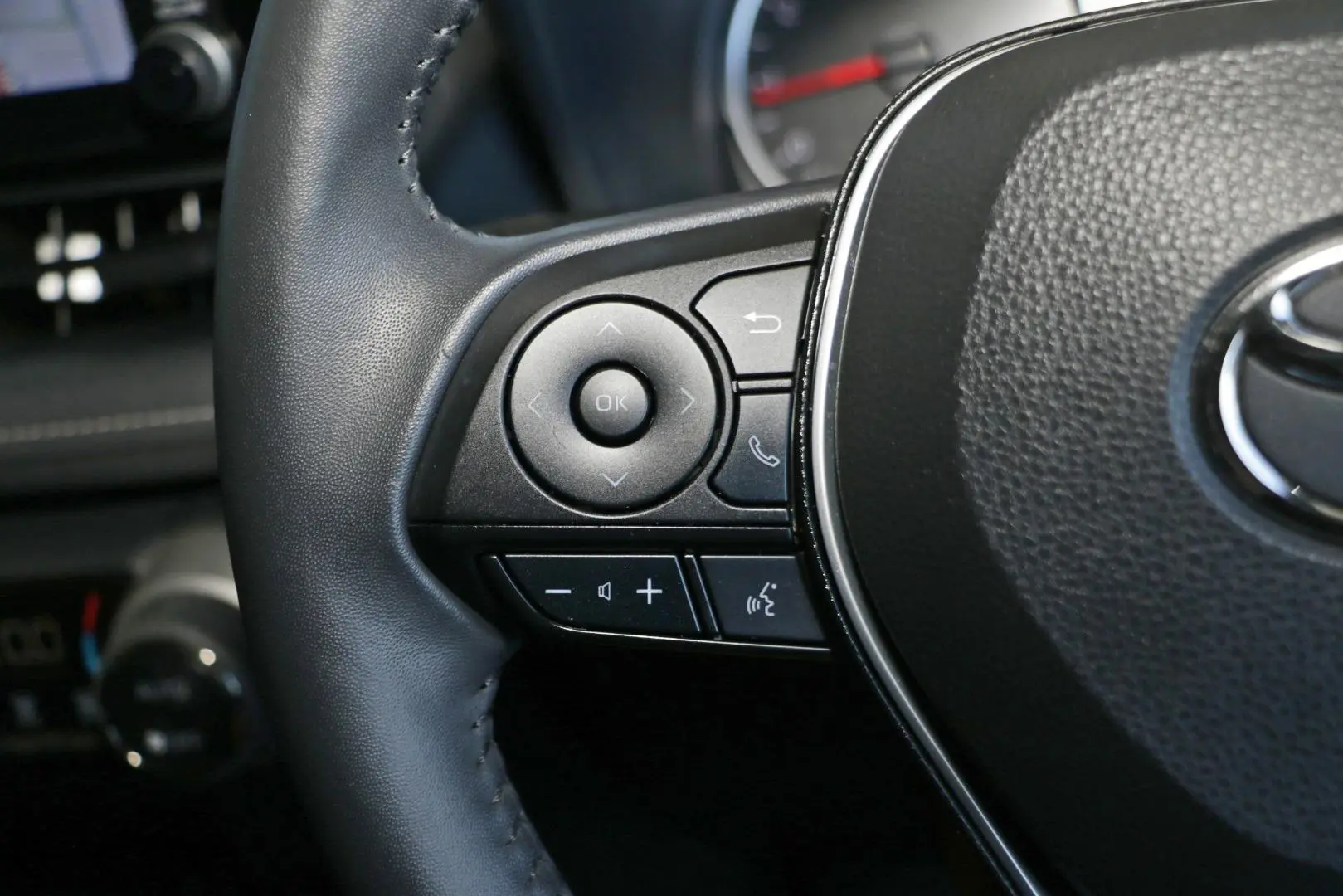 2021 Toyota RAV4 Gallery Image 16
