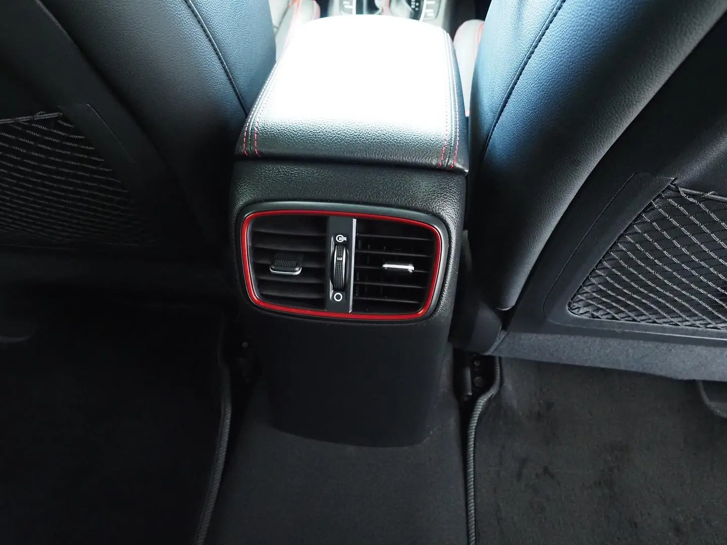 2017 Hyundai i30 Gallery Image 15