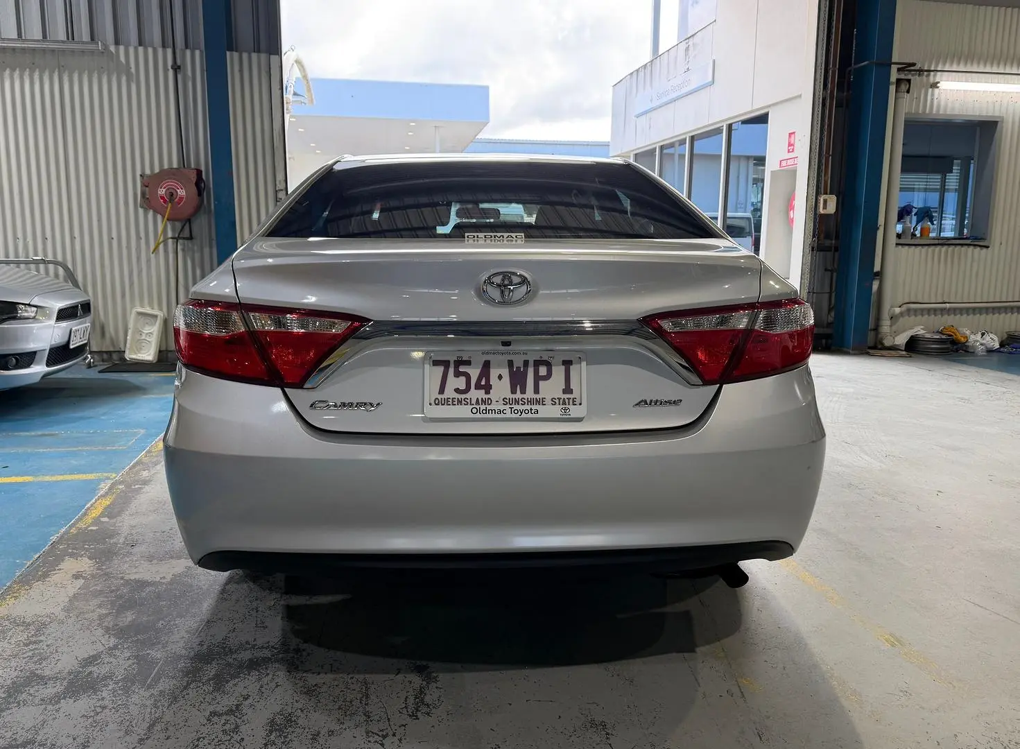 2016 Toyota Camry Gallery Image 9