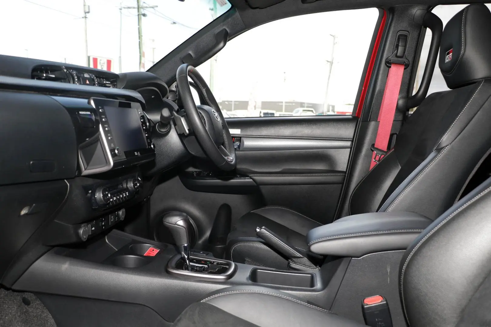 2023 Toyota Hilux Gallery Image 11