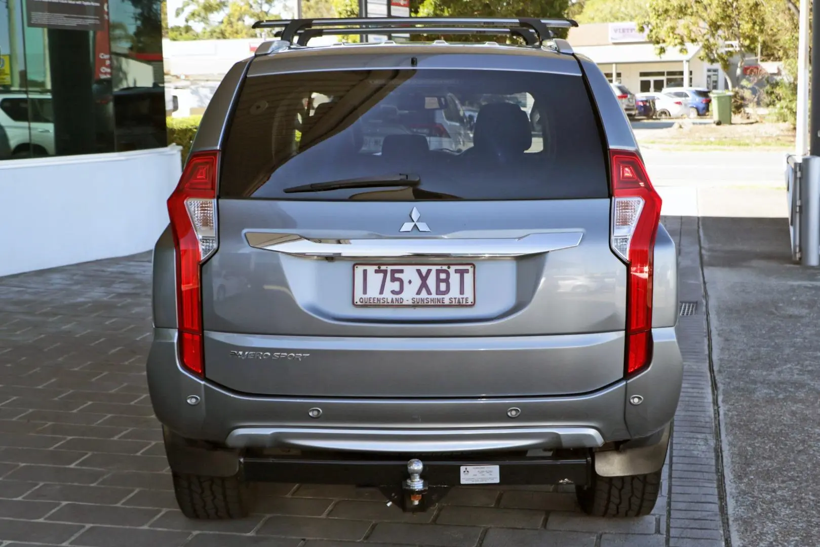 2016 Mitsubishi Pajero Sport Gallery Image 4