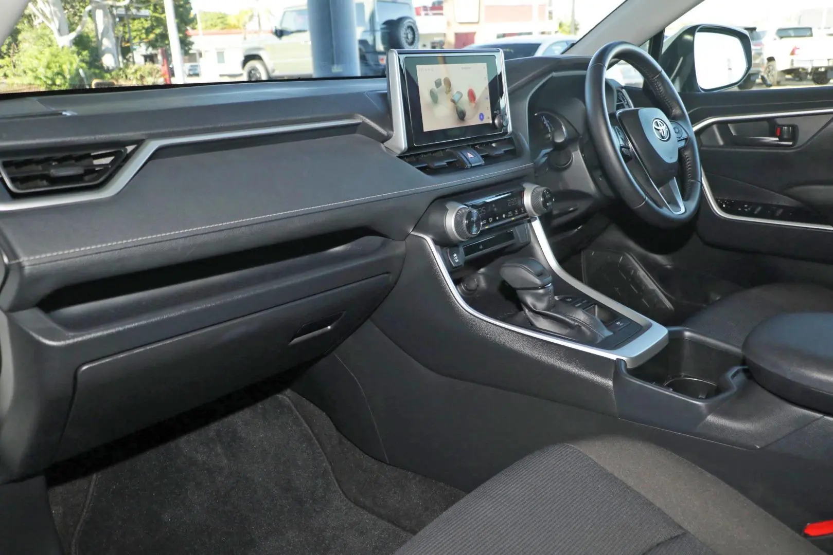 2025 Toyota RAV4 Gallery Image 7