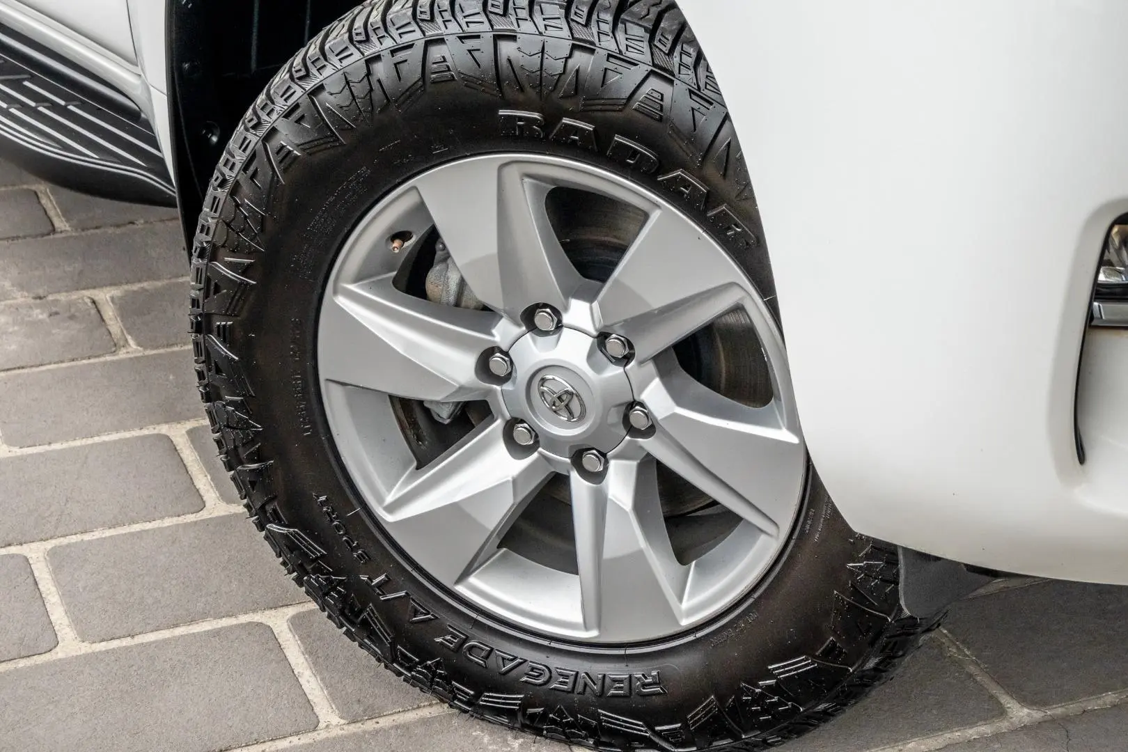 2023 Toyota Landcruiser Prado Gallery Image 25
