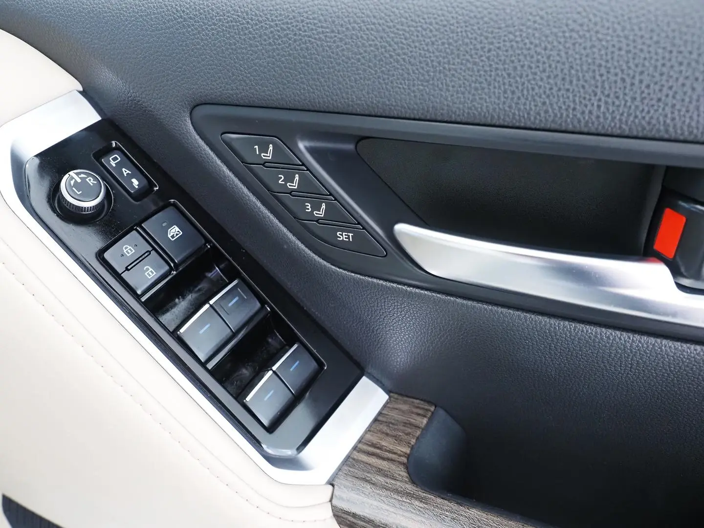 2022 Toyota Landcruiser Gallery Image 32