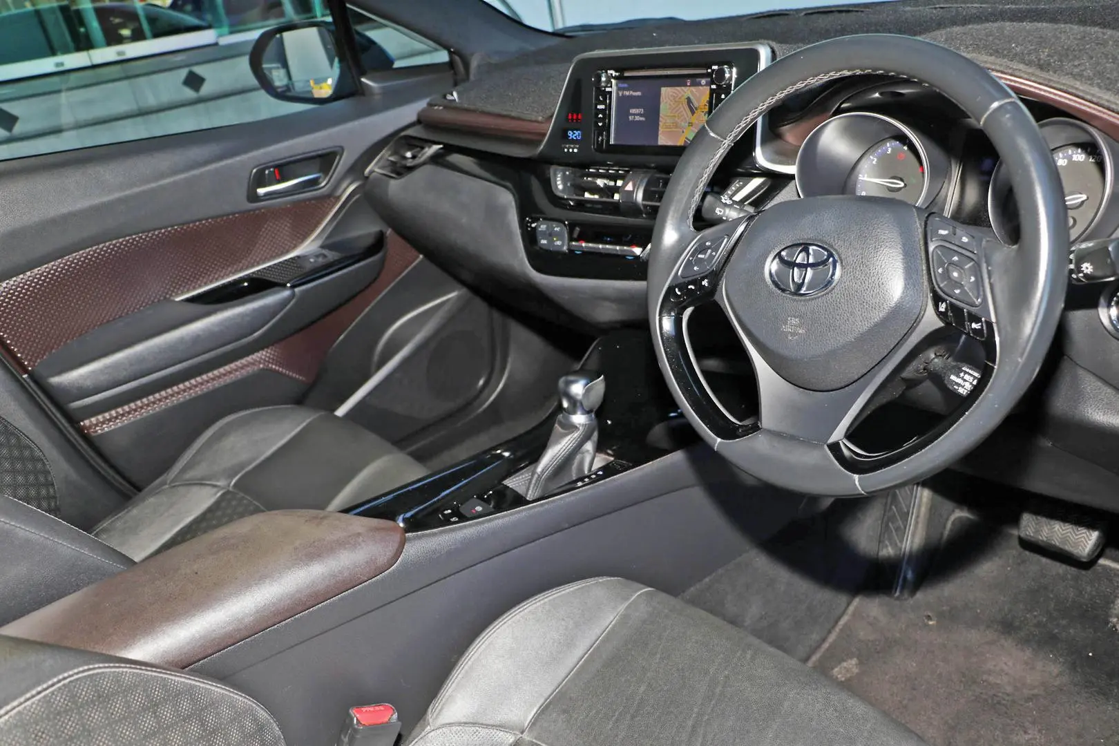 2019 Toyota C-HR Gallery Image 6
