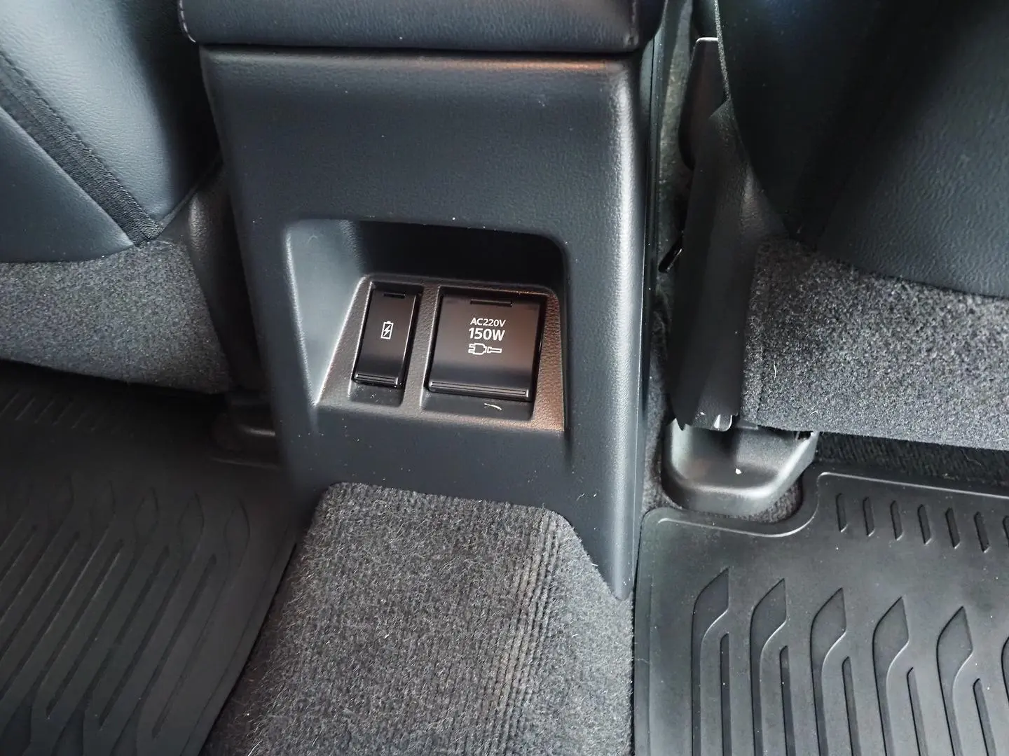 2022 Mitsubishi Pajero Sport Gallery Image 18