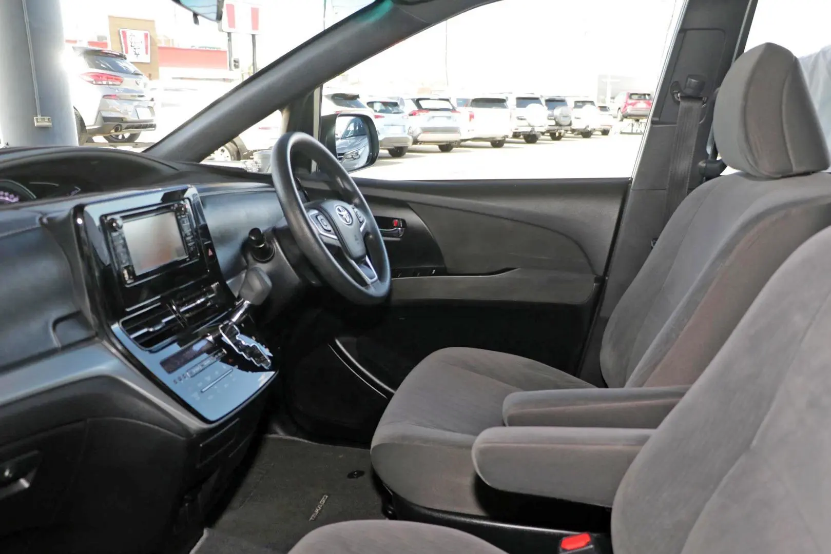 2018 Toyota Tarago Gallery Image 8