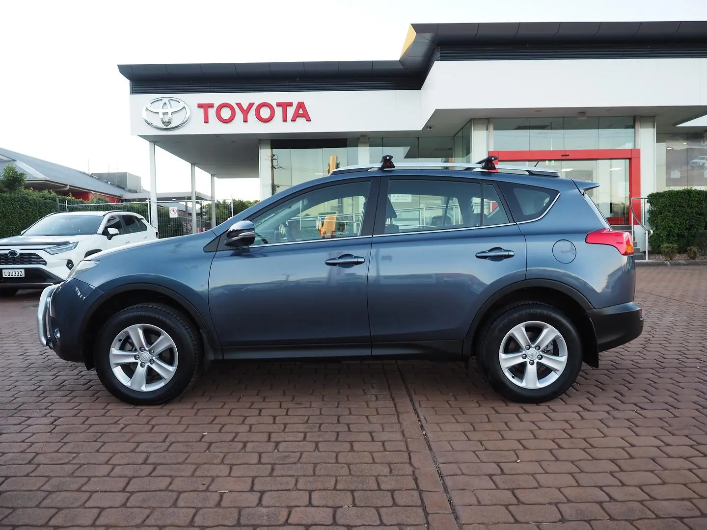 2013 Toyota RAV4 Gallery Image 6