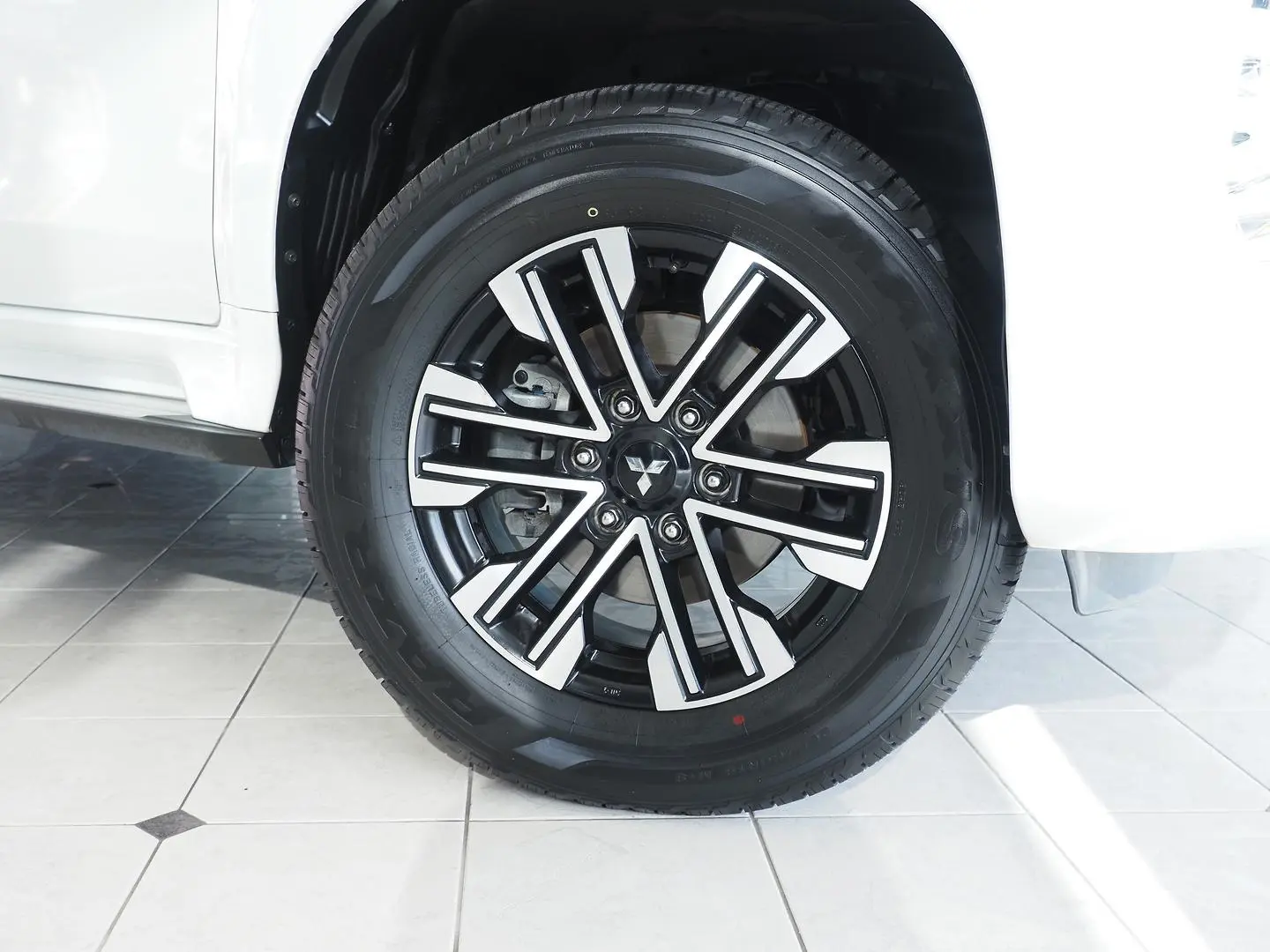 2022 Mitsubishi Pajero Sport Gallery Image 12