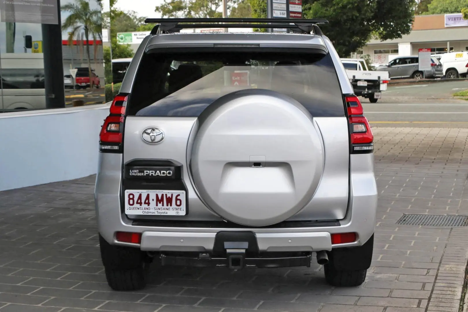 2023 Toyota Landcruiser Prado Gallery Image 4