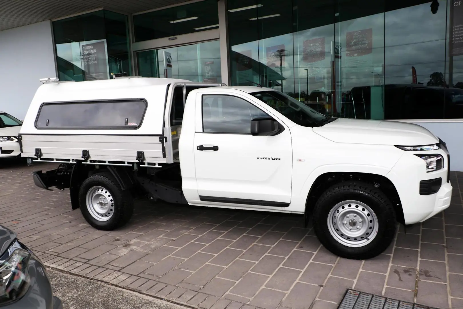 2025 Mitsubishi Triton Gallery Image 5