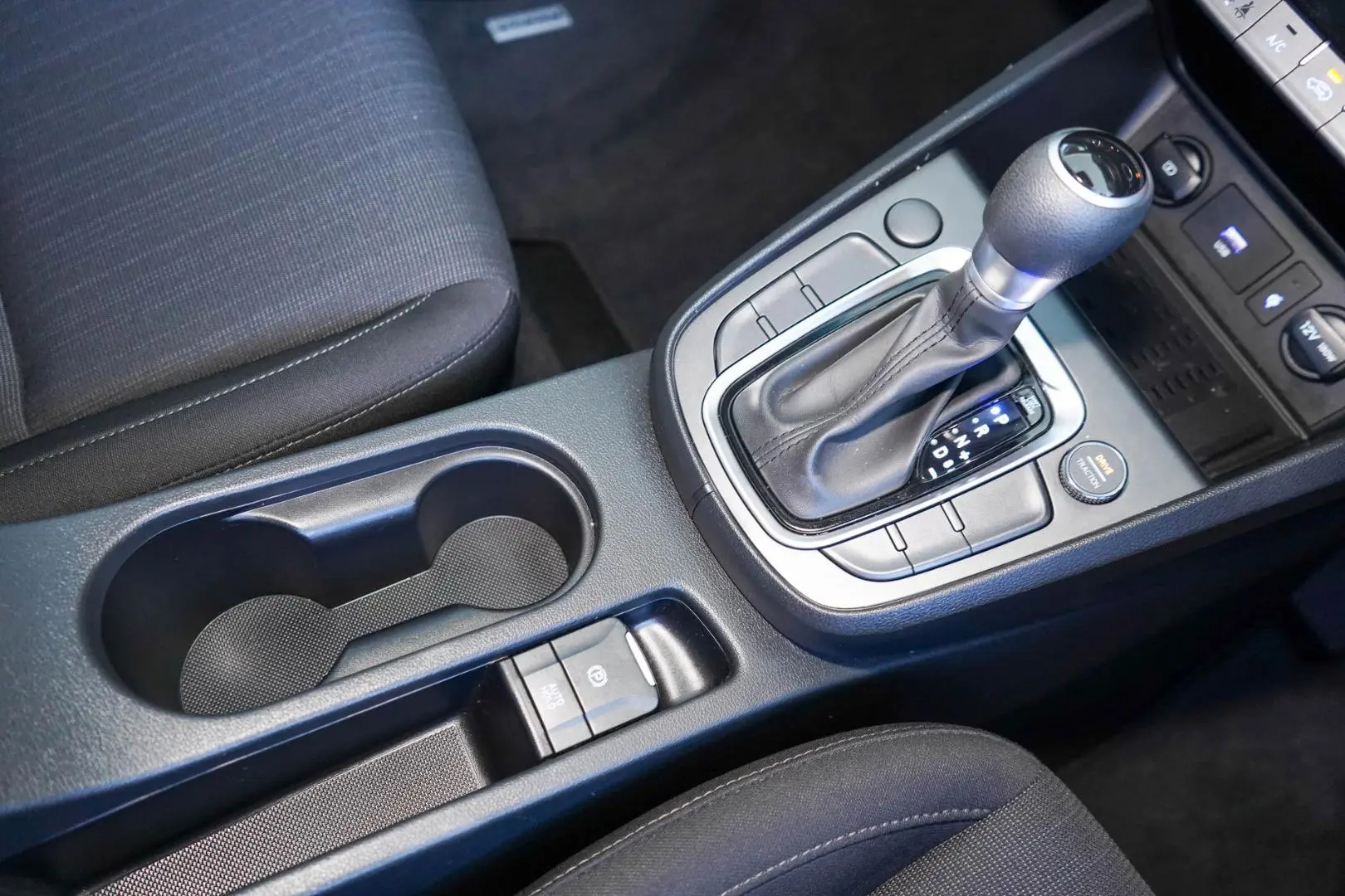 2022 Hyundai Kona Gallery Image 17
