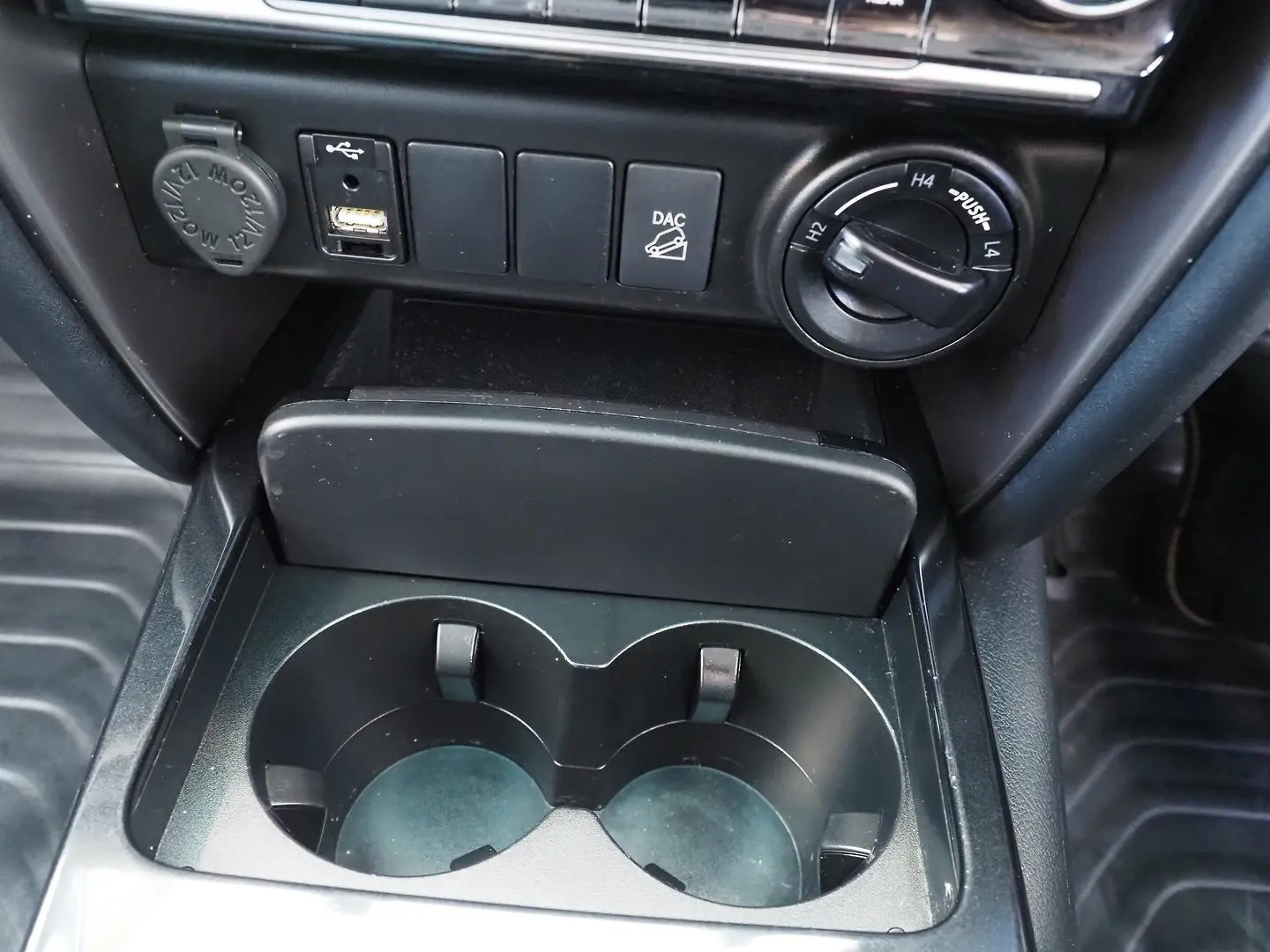 2022 Toyota Fortuner Gallery Image 24